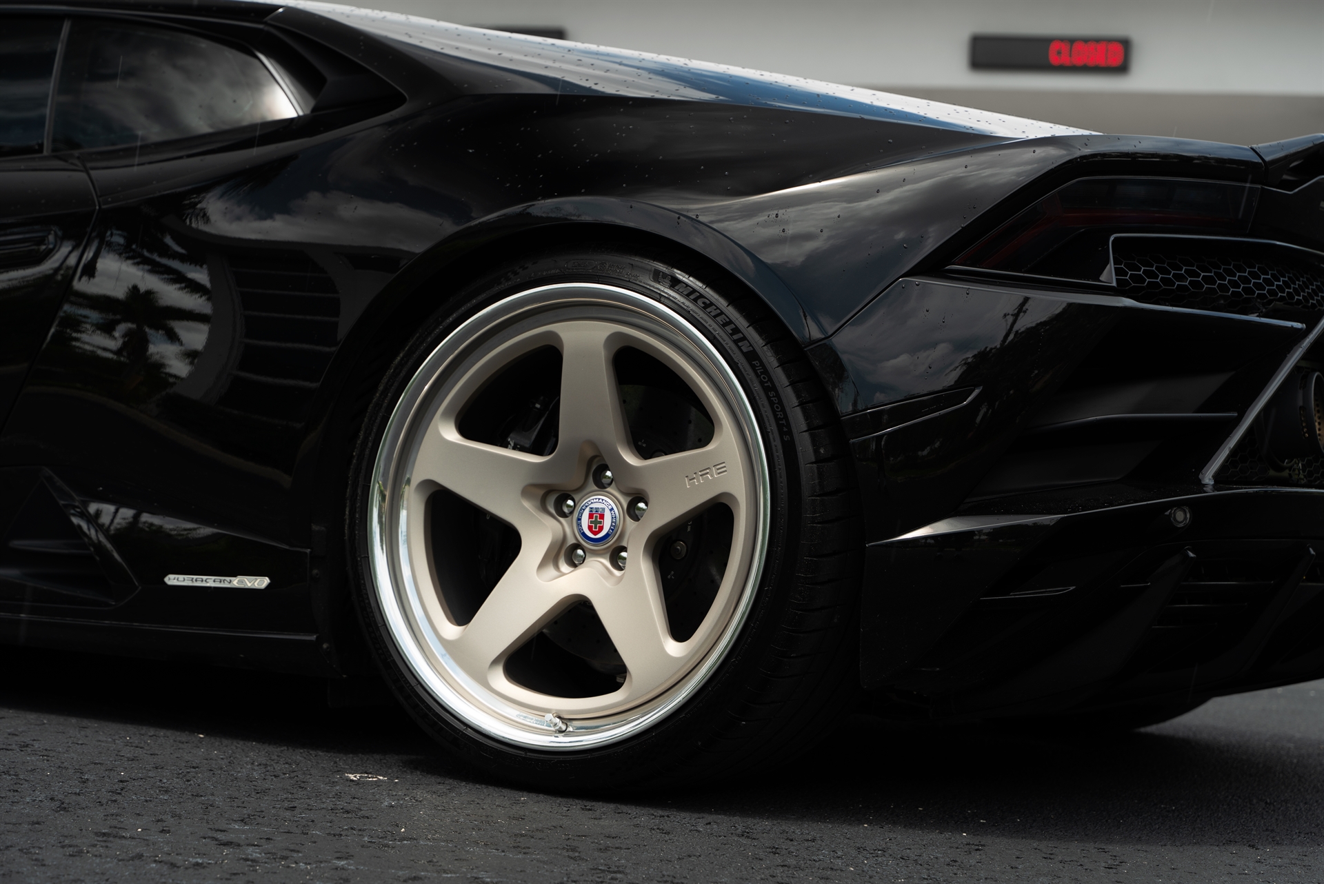 Lamborghini Huracan | Nero Noctis | on HRE 527 FMR | Satin White Gold