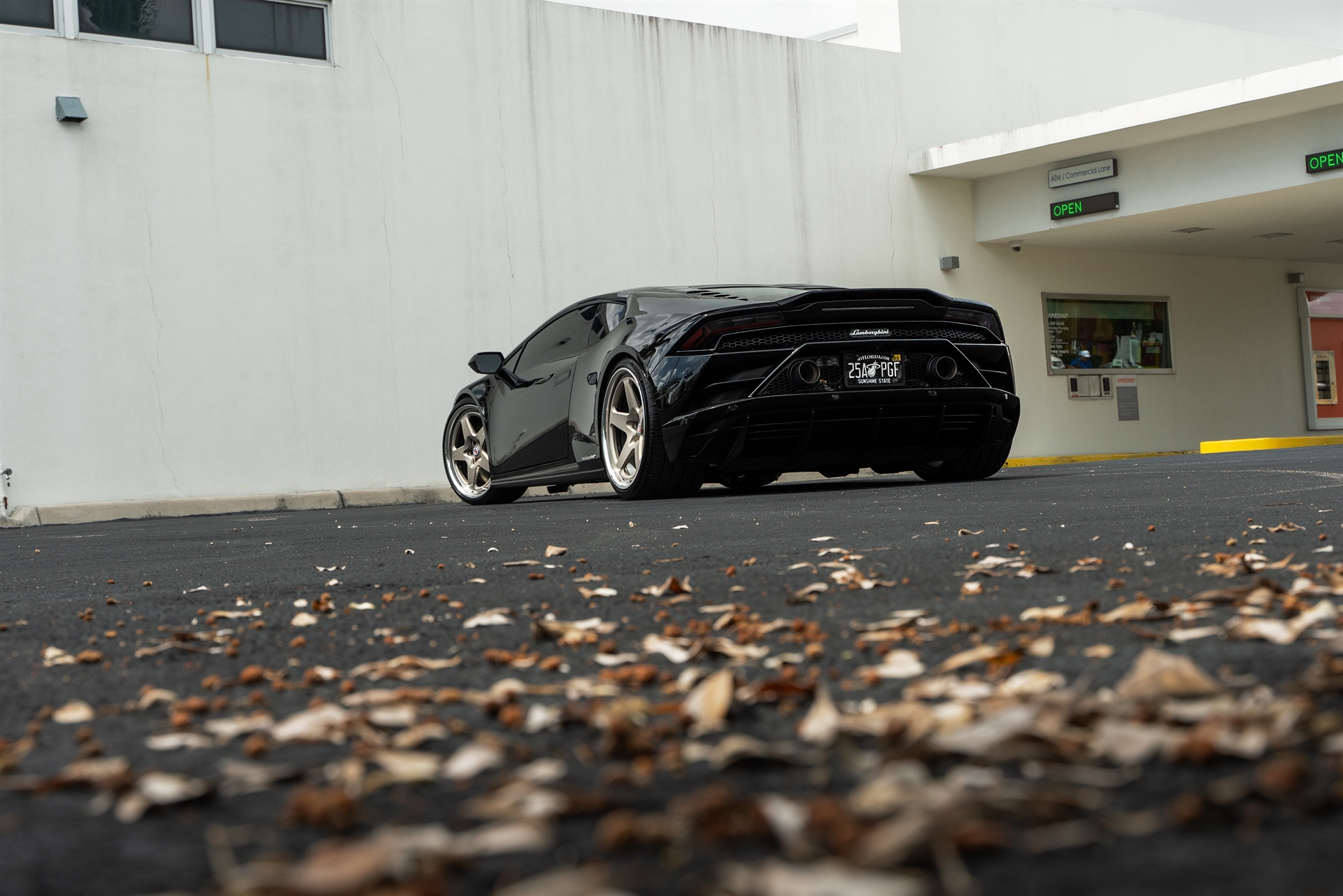 Lamborghini Huracan | Nero Noctis | on HRE 527 FMR | Satin White Gold