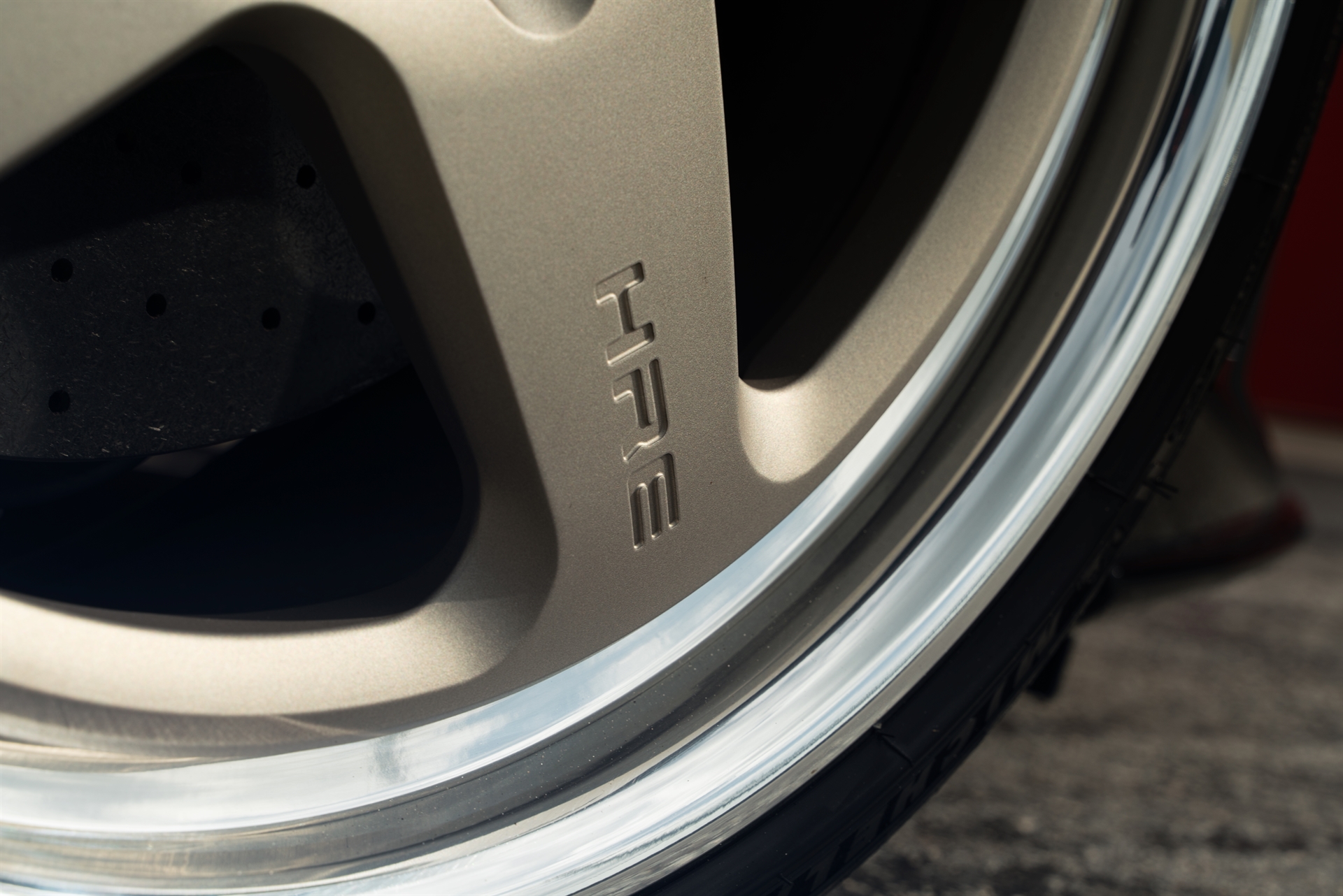 Lamborghini Huracan | Nero Noctis | on HRE 527 FMR | Satin White Gold