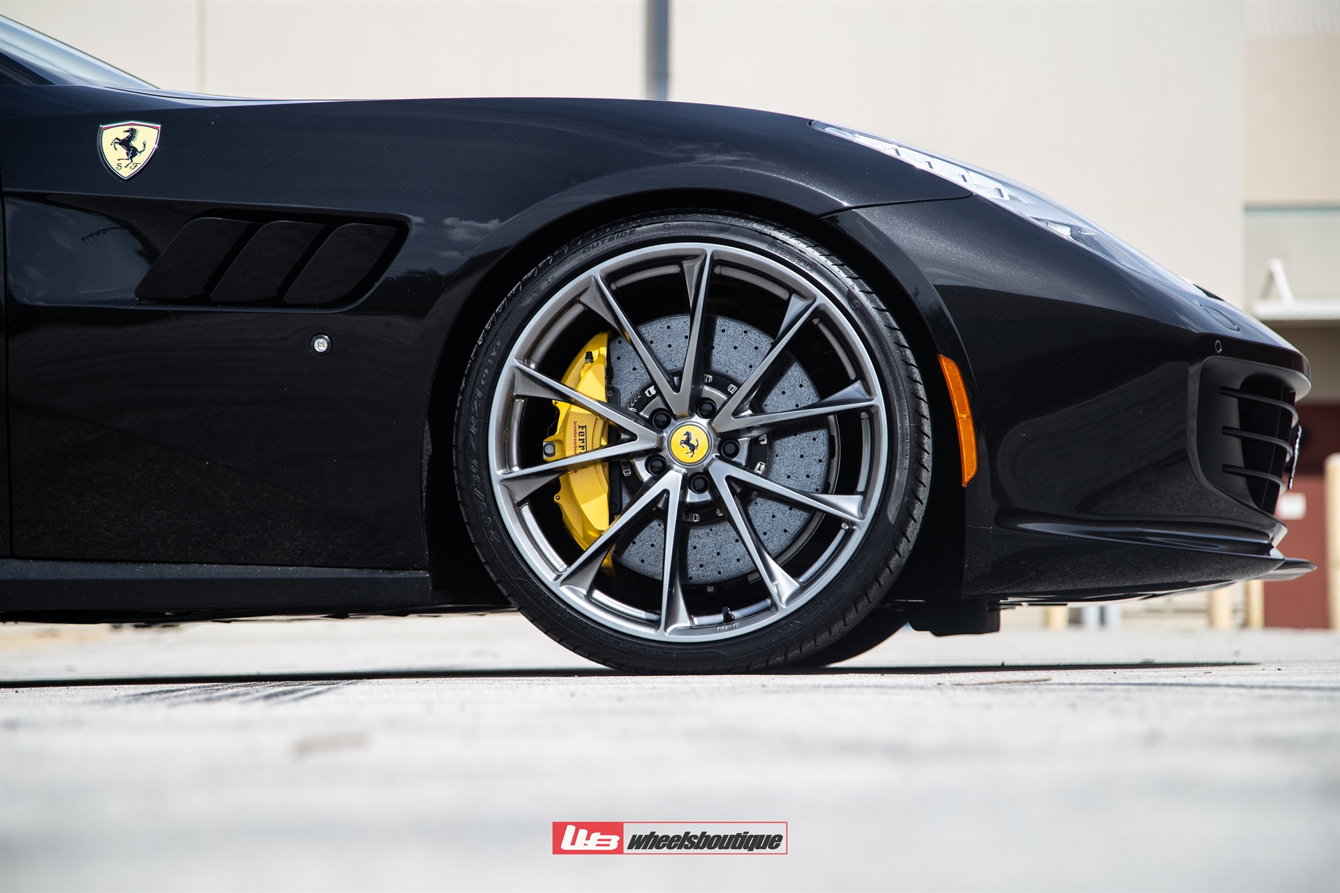 FERRARI GTC4LUSSO T ON HRE P204