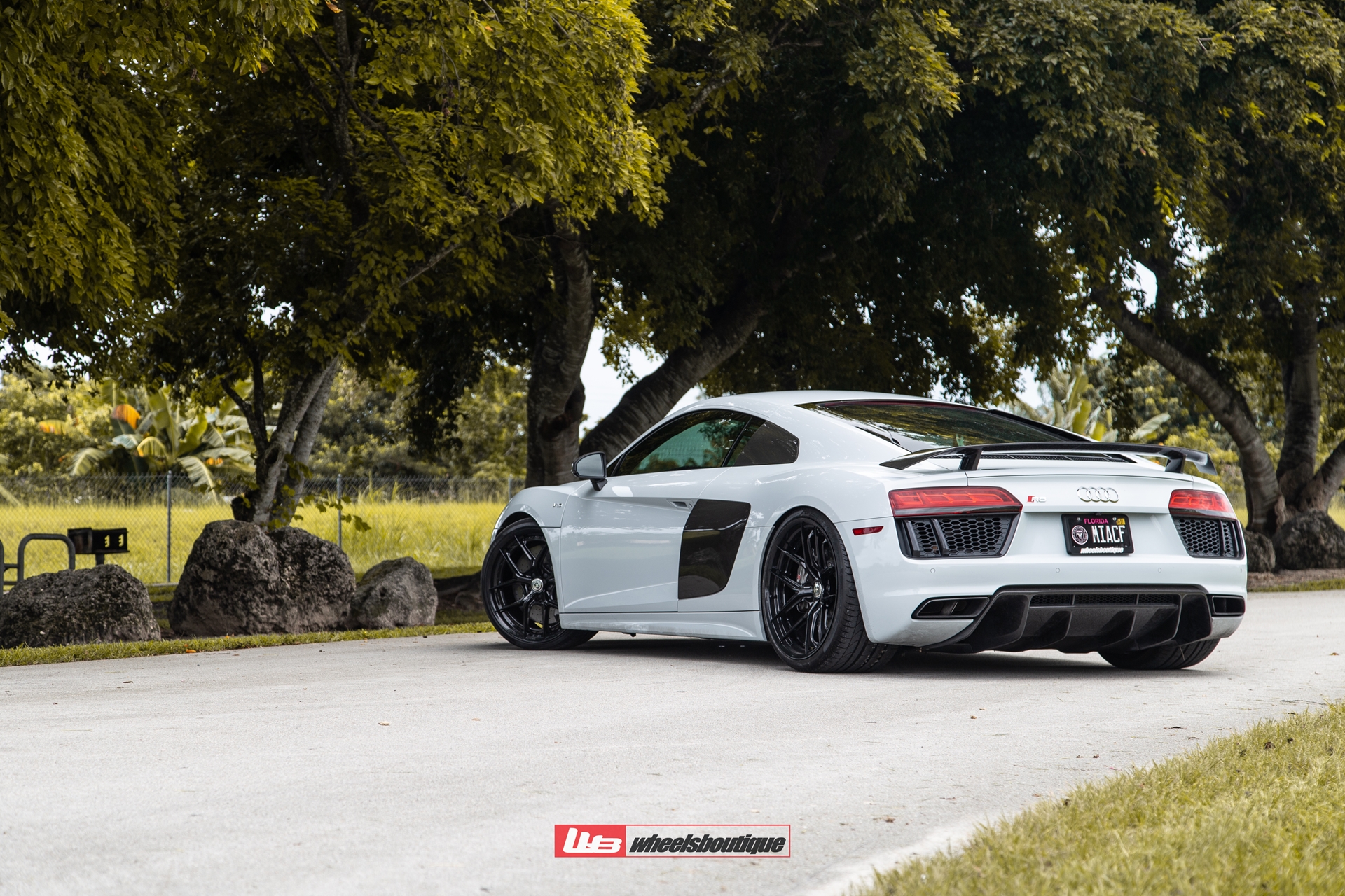 AUDI MK2 R8 V10 PLUS ON HRE S101SC