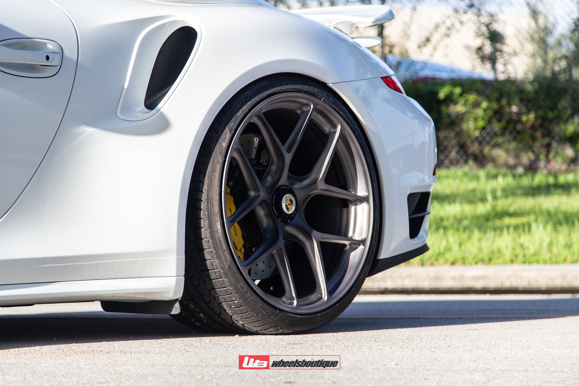 PORSCHE 991.1 TURBO S CABRIOLET ON HRE R101 LIGHTWEIGHT