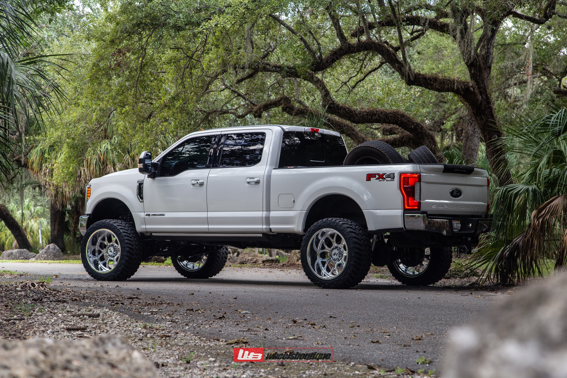 FORD F-250 ON HOSTILE HF04 PUNISHER