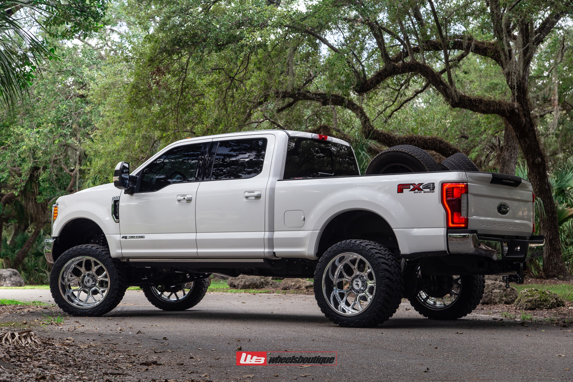 FORD F-250 ON HOSTILE HF04 PUNISHER