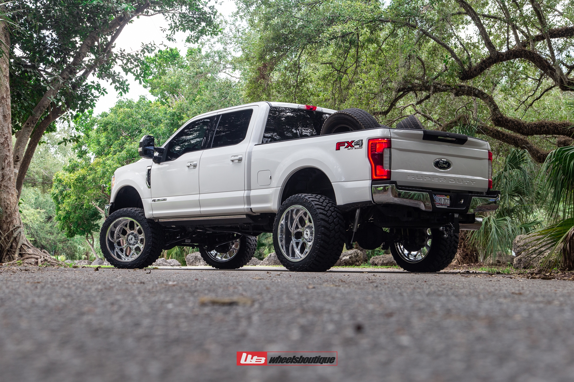 FORD F-250 ON HOSTILE HF04 PUNISHER