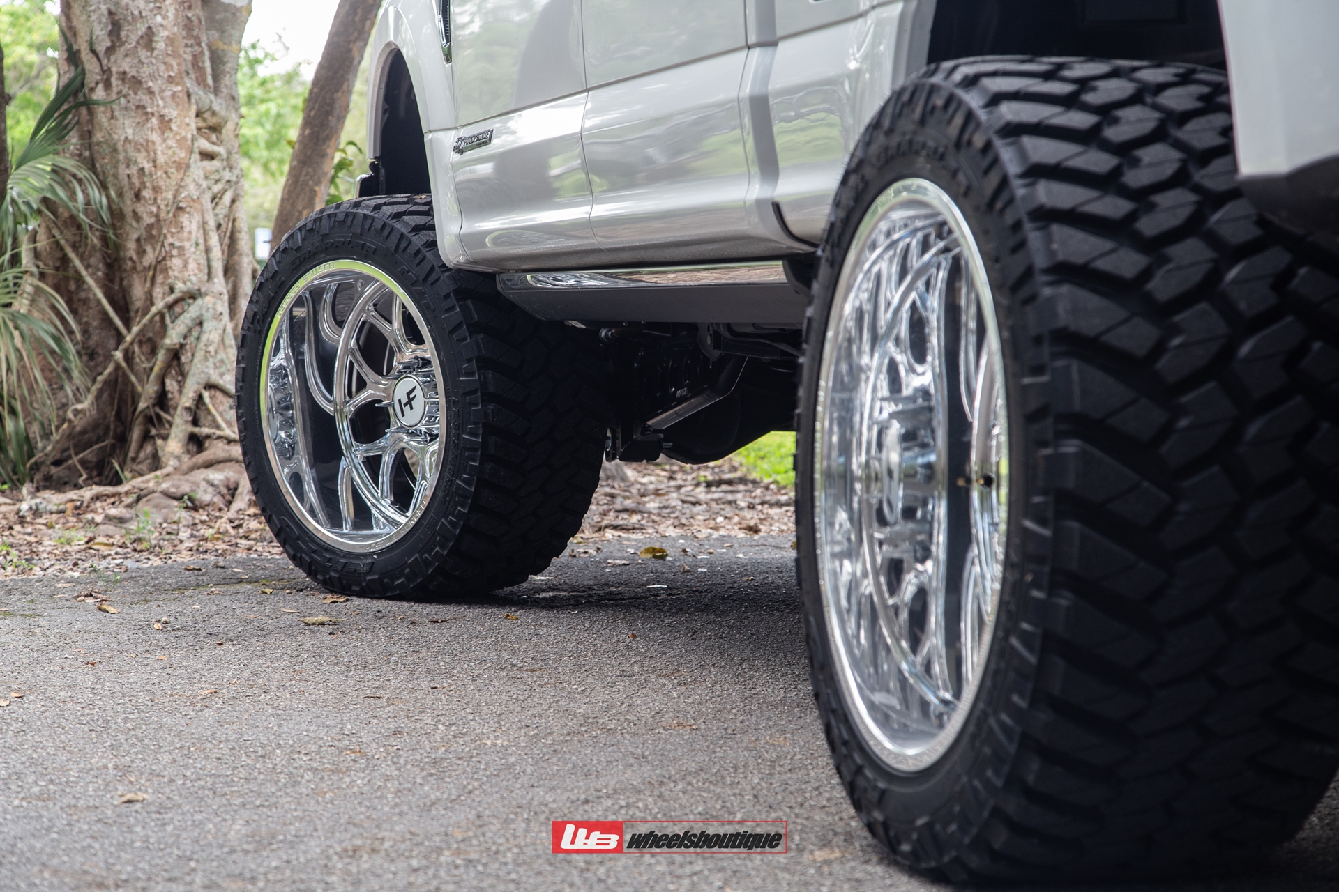 FORD F-250 ON HOSTILE HF04 PUNISHER