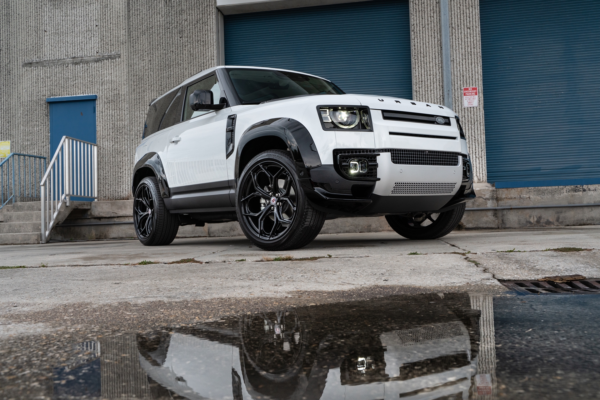 Land Rover Discovery 90 | Fuji White | on HRE P11SC | Gloss Black | Urban Automotive Widetrack Kit