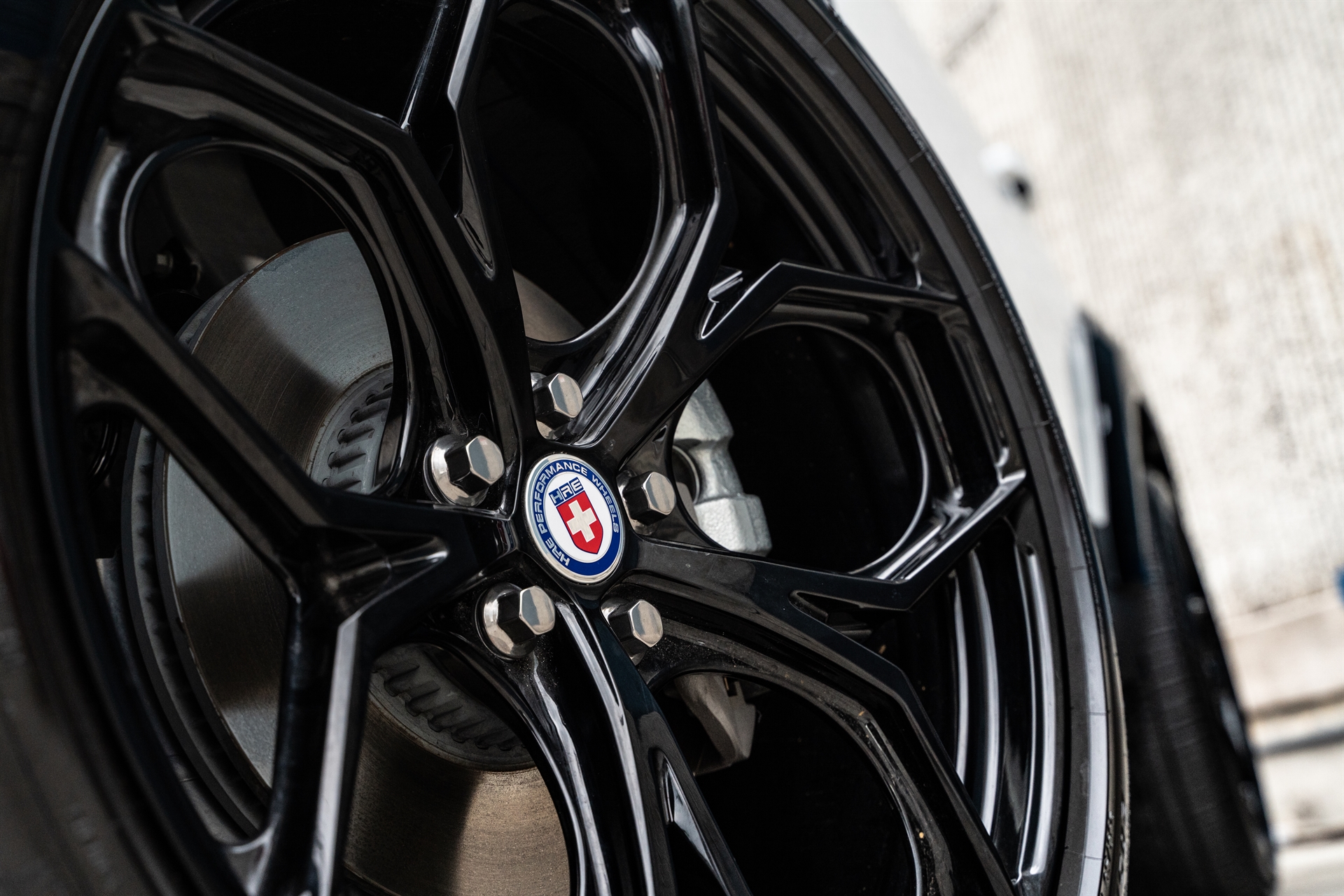 Land Rover Discovery 90 | Fuji White | on HRE P11SC | Gloss Black | Urban Automotive Widetrack Kit