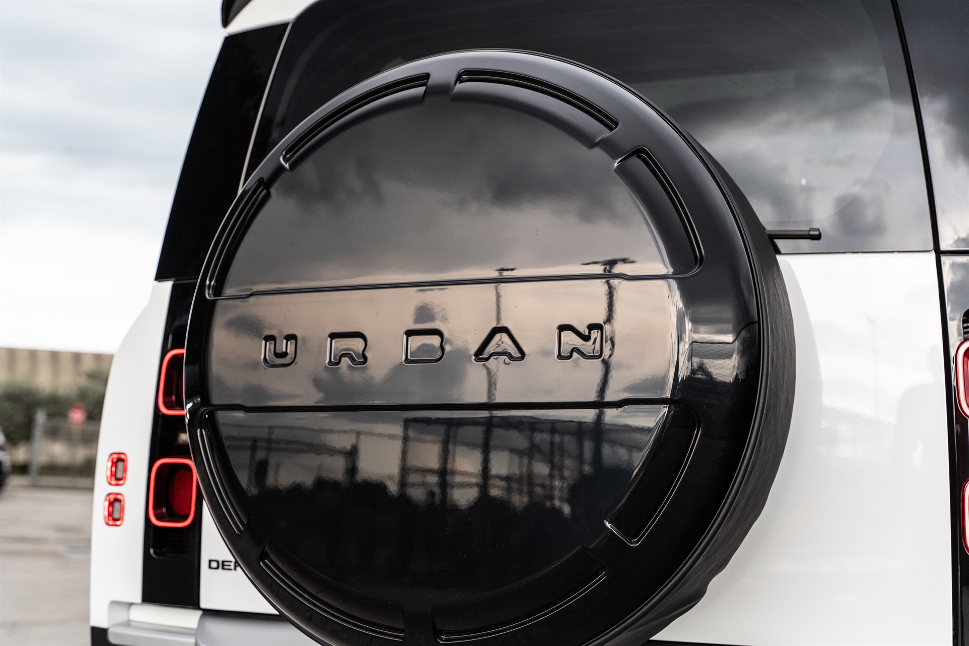 Land Rover Discovery 90 | Fuji White | on HRE P11SC | Gloss Black | Urban Automotive Widetrack Kit