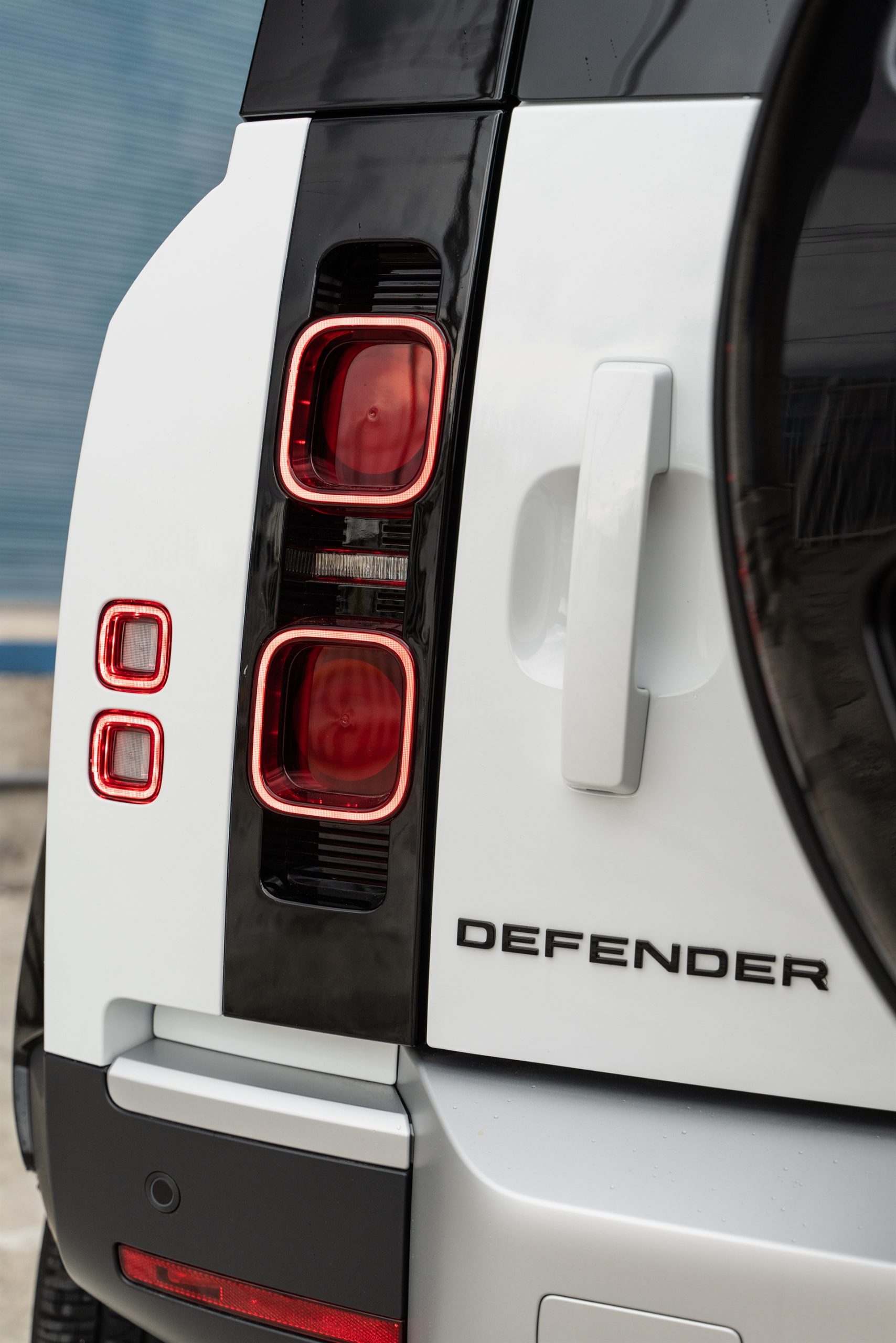 Land Rover Discovery 90 | Fuji White | on HRE P11SC | Gloss Black | Urban Automotive Widetrack Kit