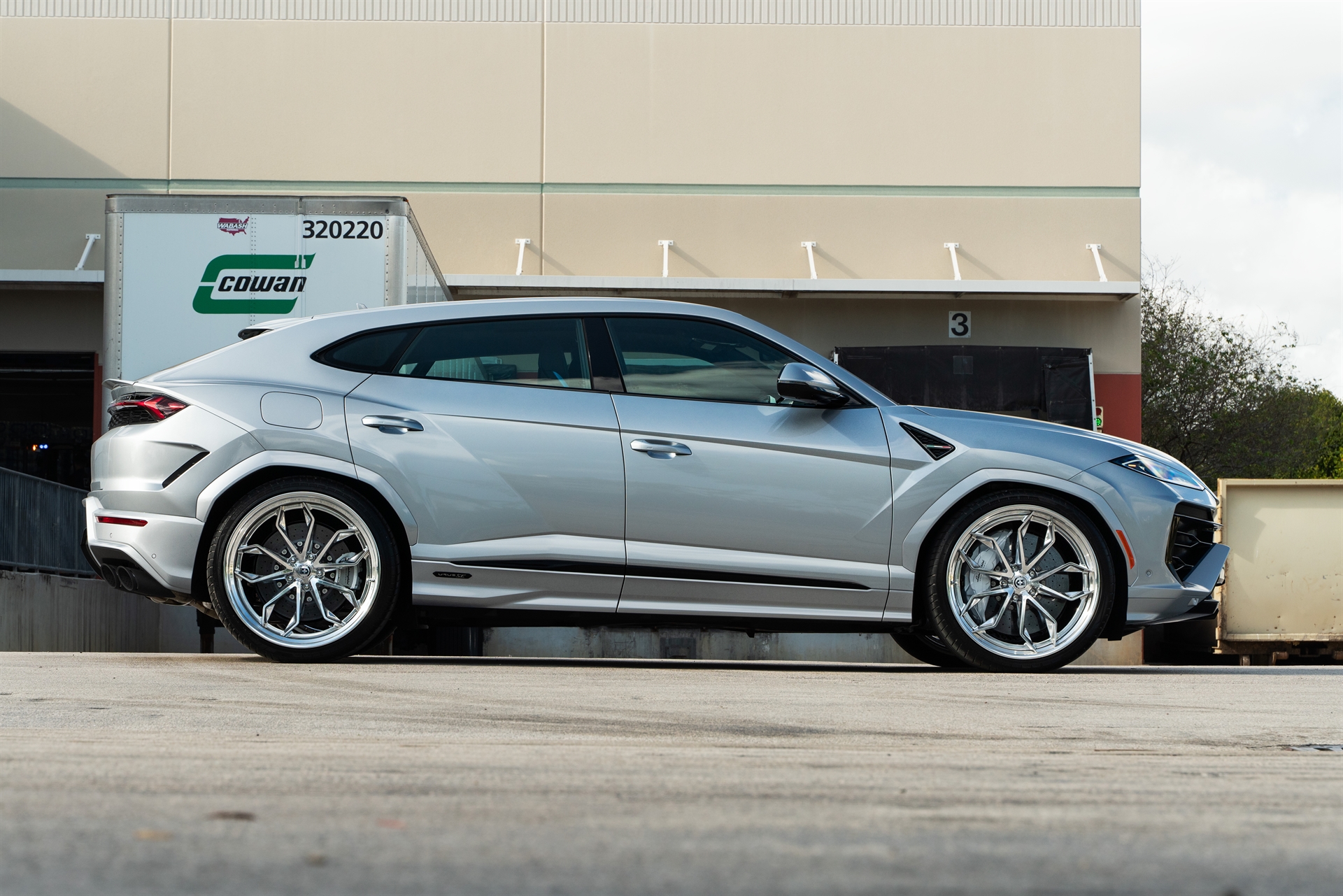 Lamborghini Urus SE | Grigio Nimbus | on HRE S201H | Polished Clear
