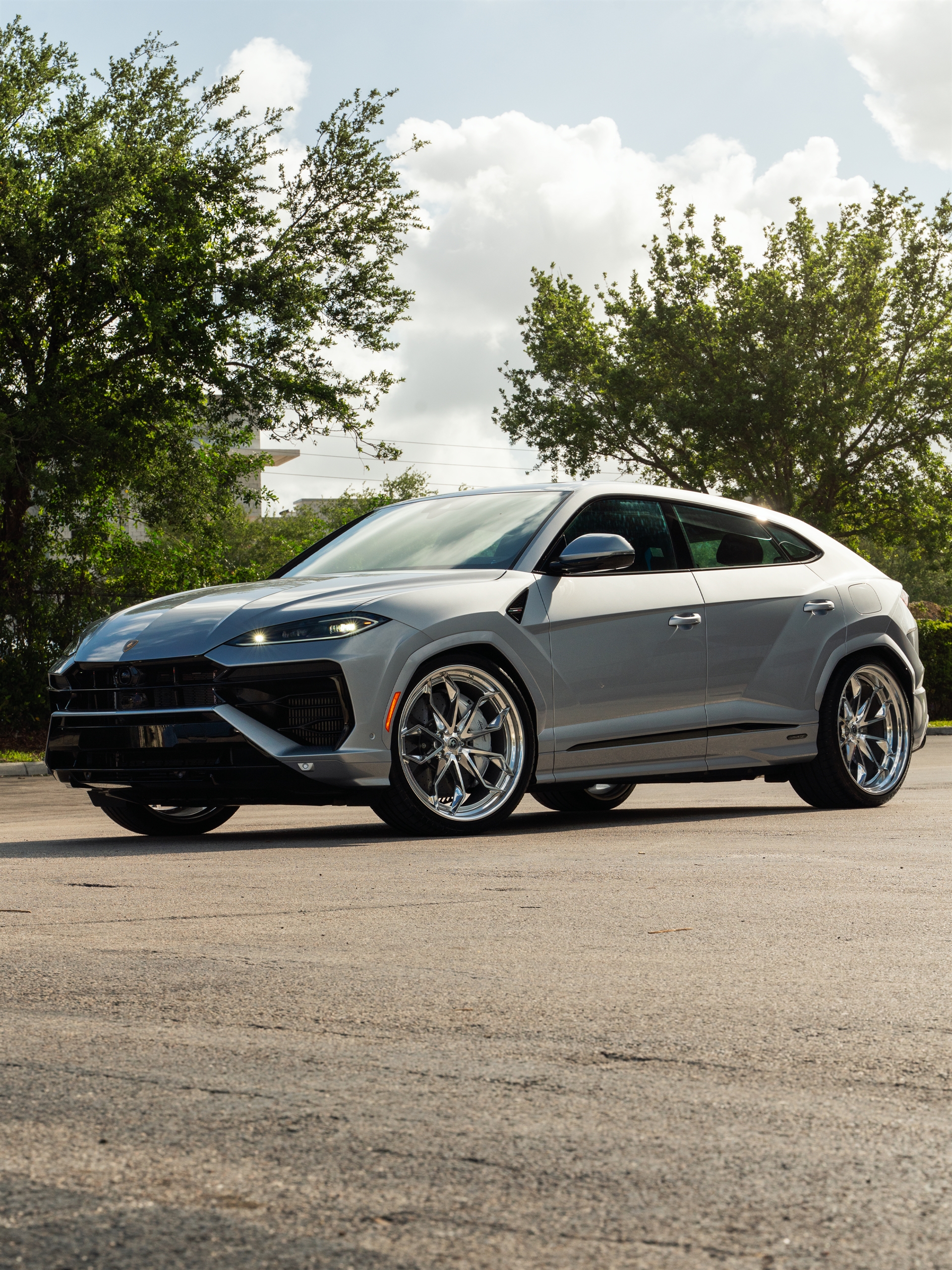 Lamborghini Urus SE | Grigio Nimbus | on HRE S201H | Polished Clear