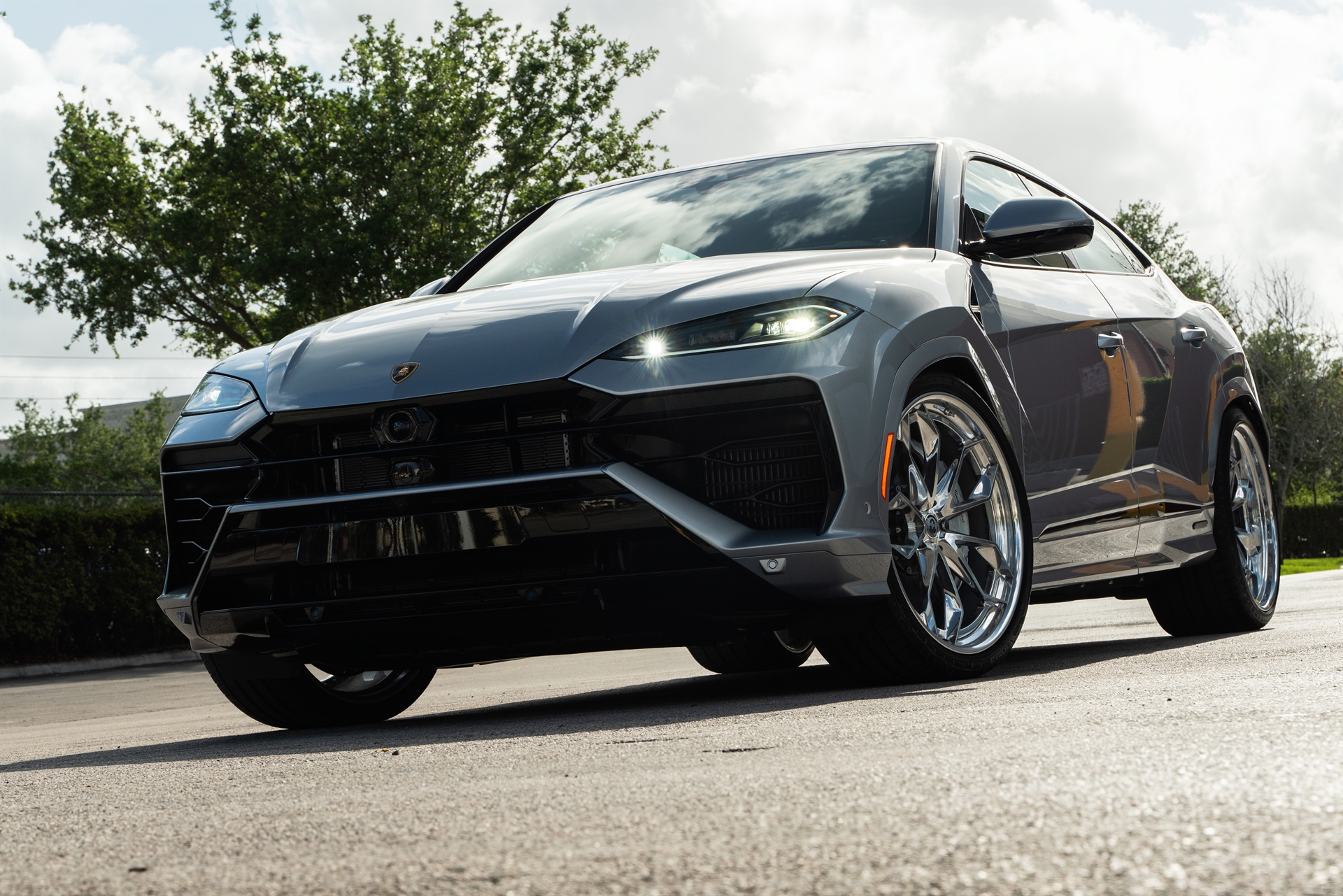 Lamborghini Urus SE | Grigio Nimbus | on HRE S201H | Polished Clear