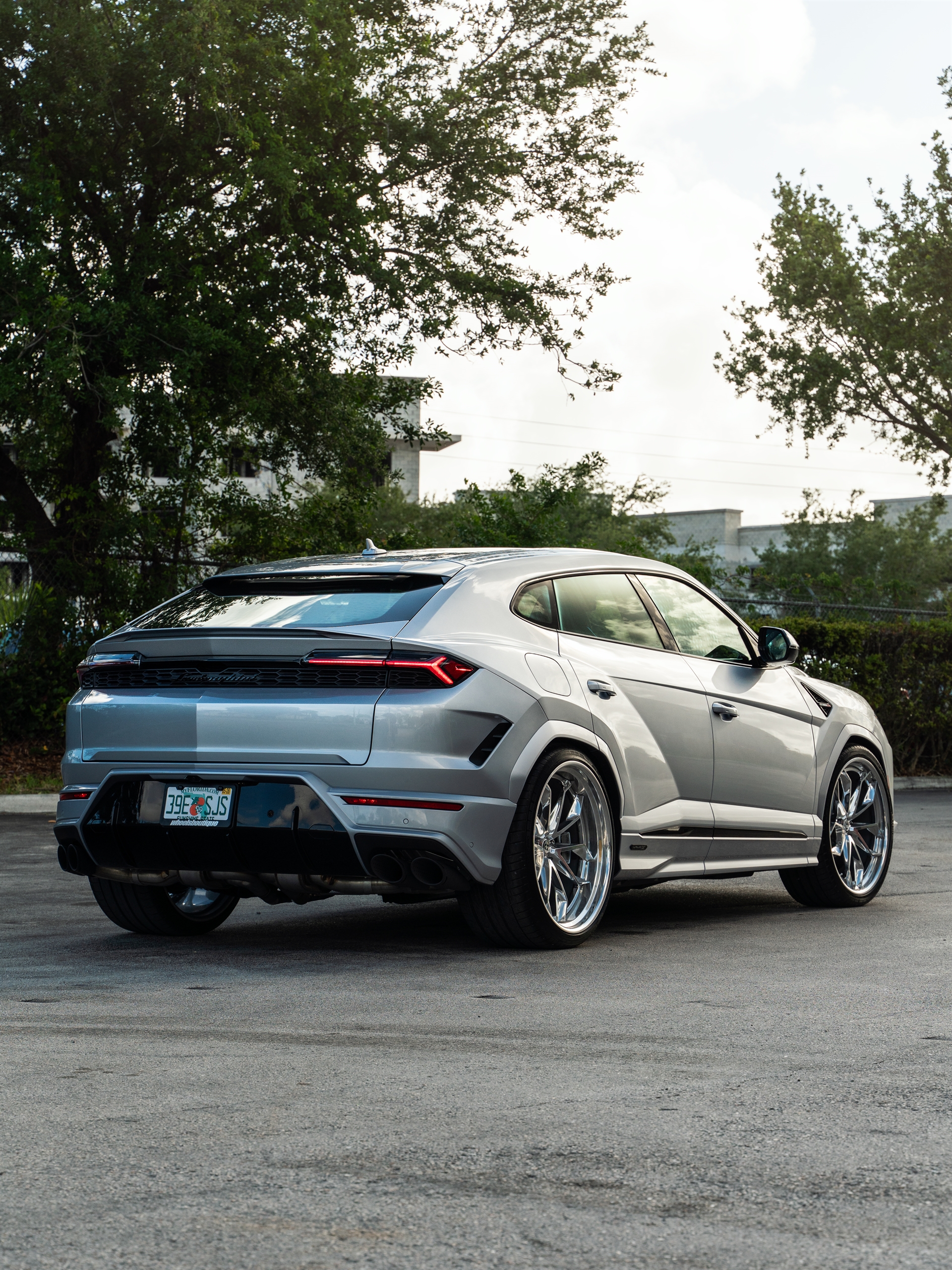 Lamborghini Urus SE | Grigio Nimbus | on HRE S201H | Polished Clear