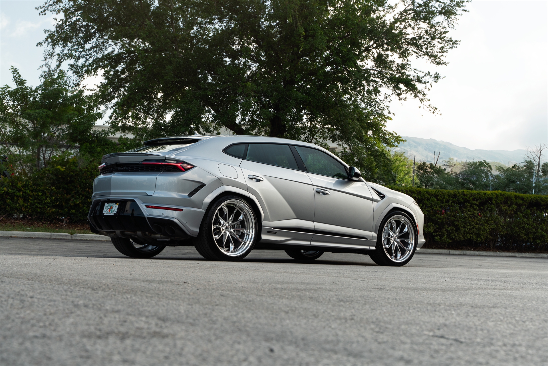 Lamborghini Urus SE | Grigio Nimbus | on HRE S201H | Polished Clear