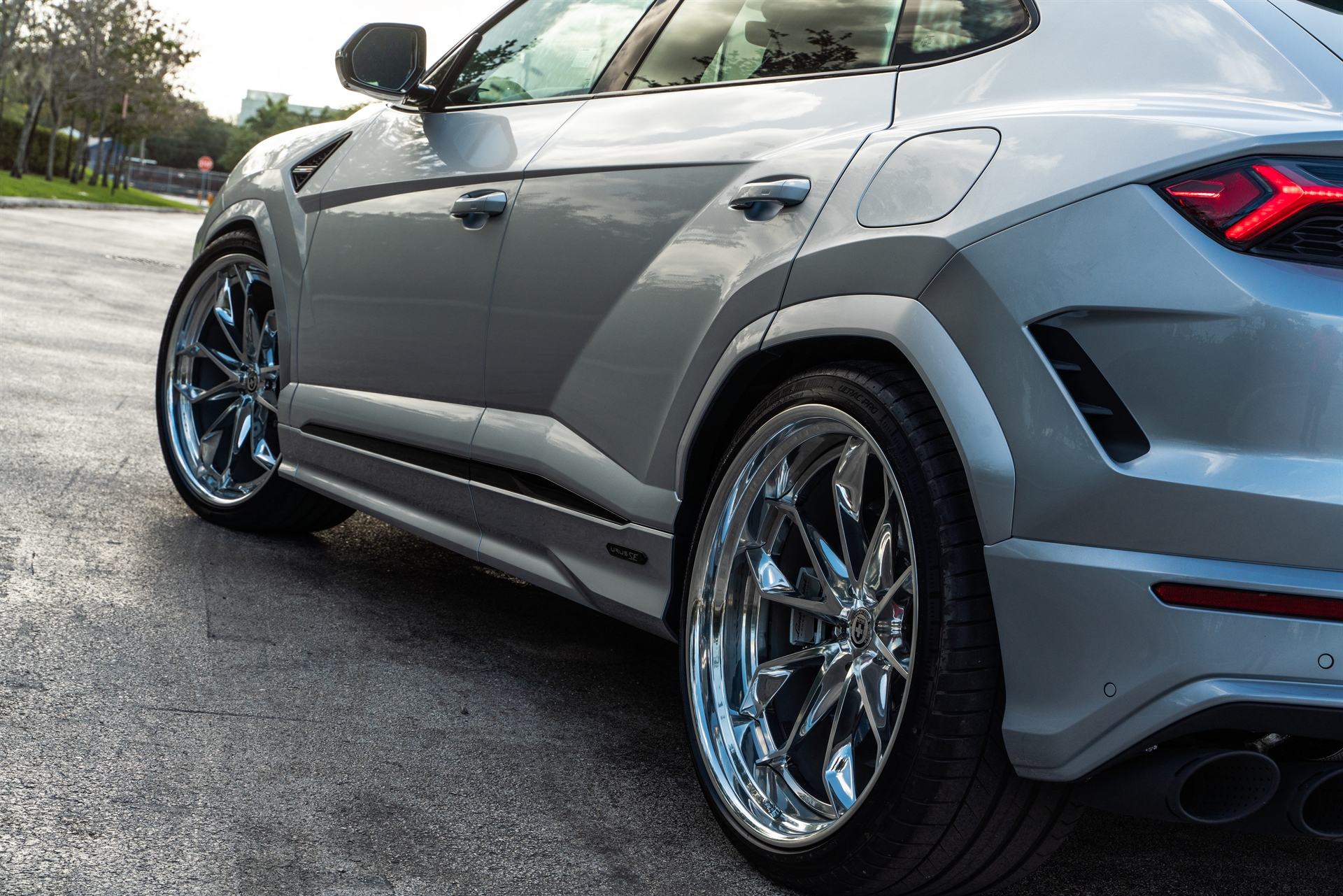 Lamborghini Urus SE | Grigio Nimbus | on HRE S201H | Polished Clear