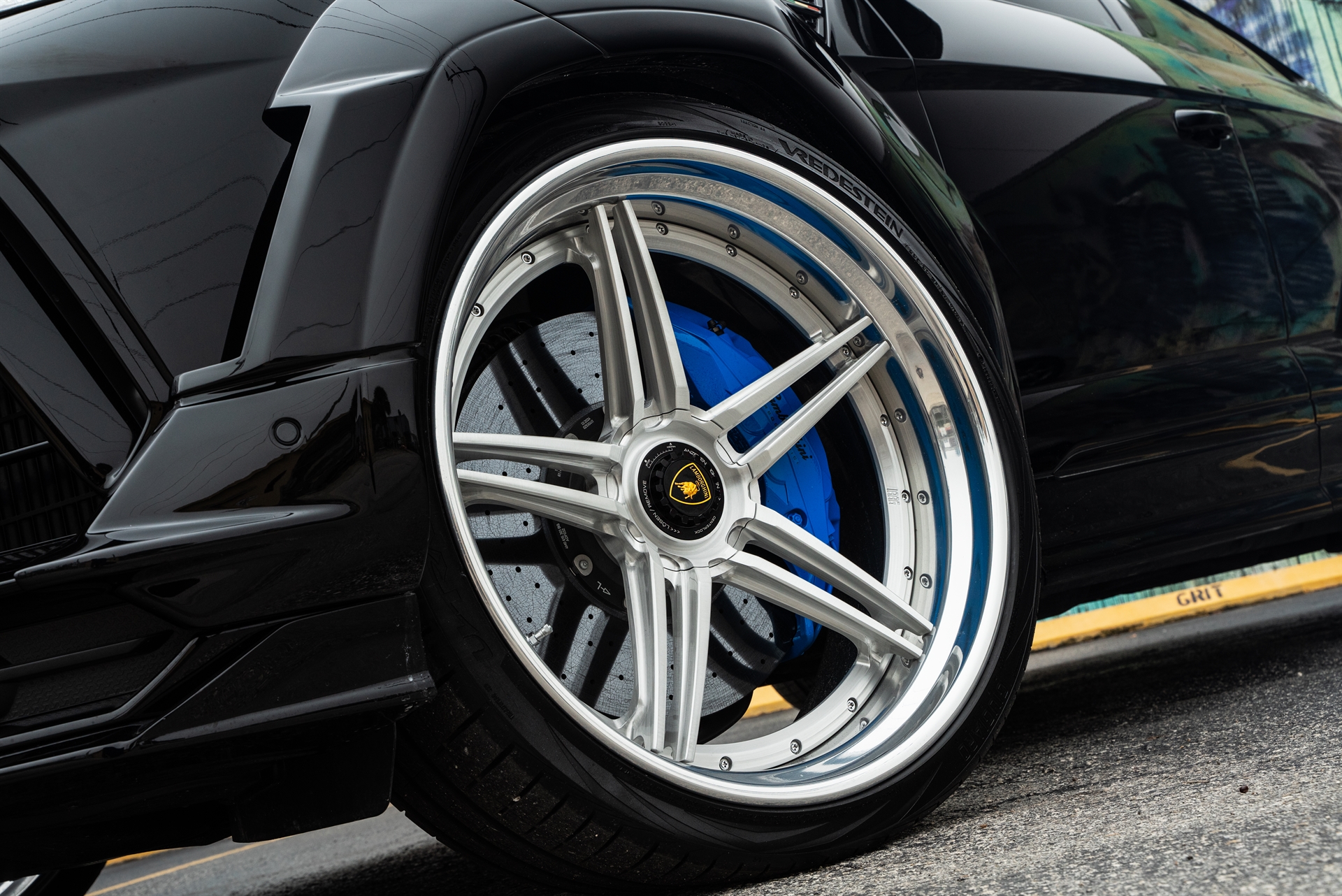 Lamborghini Urus S | Nero Noctis | 1016 Vision Widebody | on 1886 XR-003 Wheels | Brushed Clear