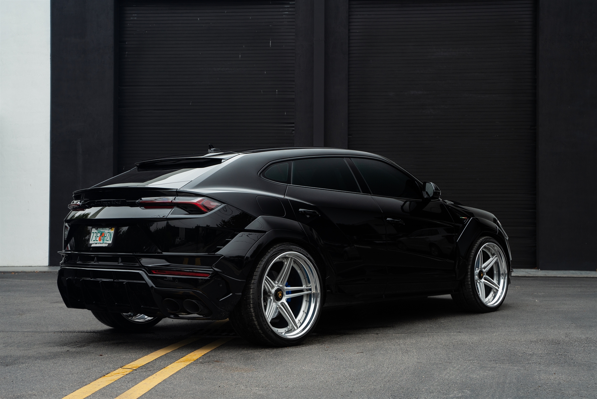 Lamborghini Urus S | Nero Noctis | 1016 Vision Widebody | on 1886 XR-003 Wheels | Brushed Clear