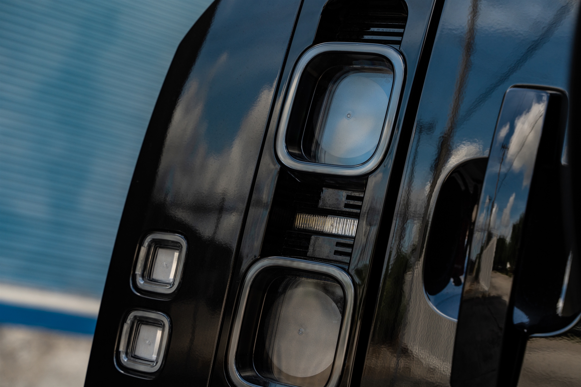 Land Rover Defender on Urban Auto Kit