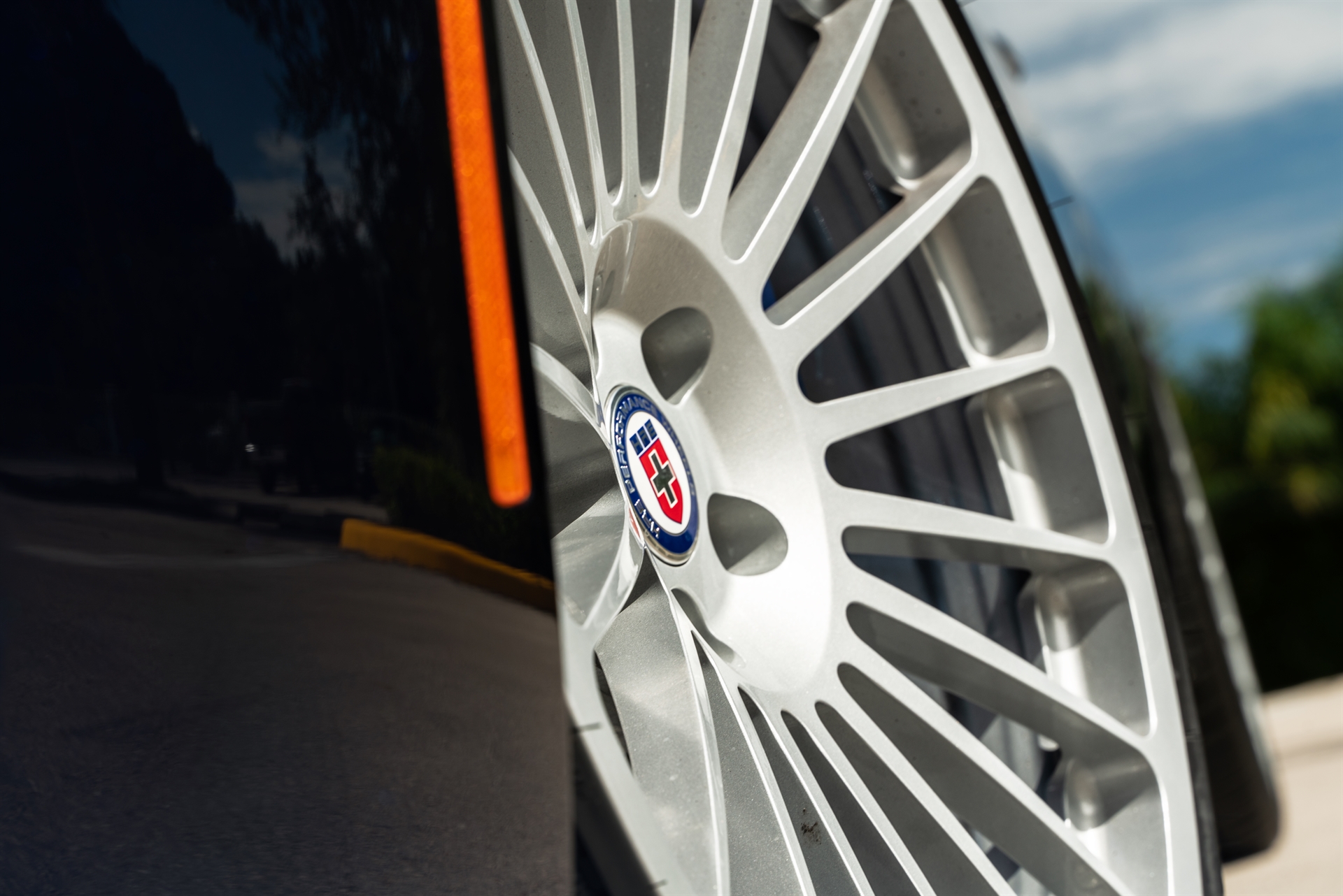 BMW M8 | Midnight Blue | on HRE 309M | Gloss Silver