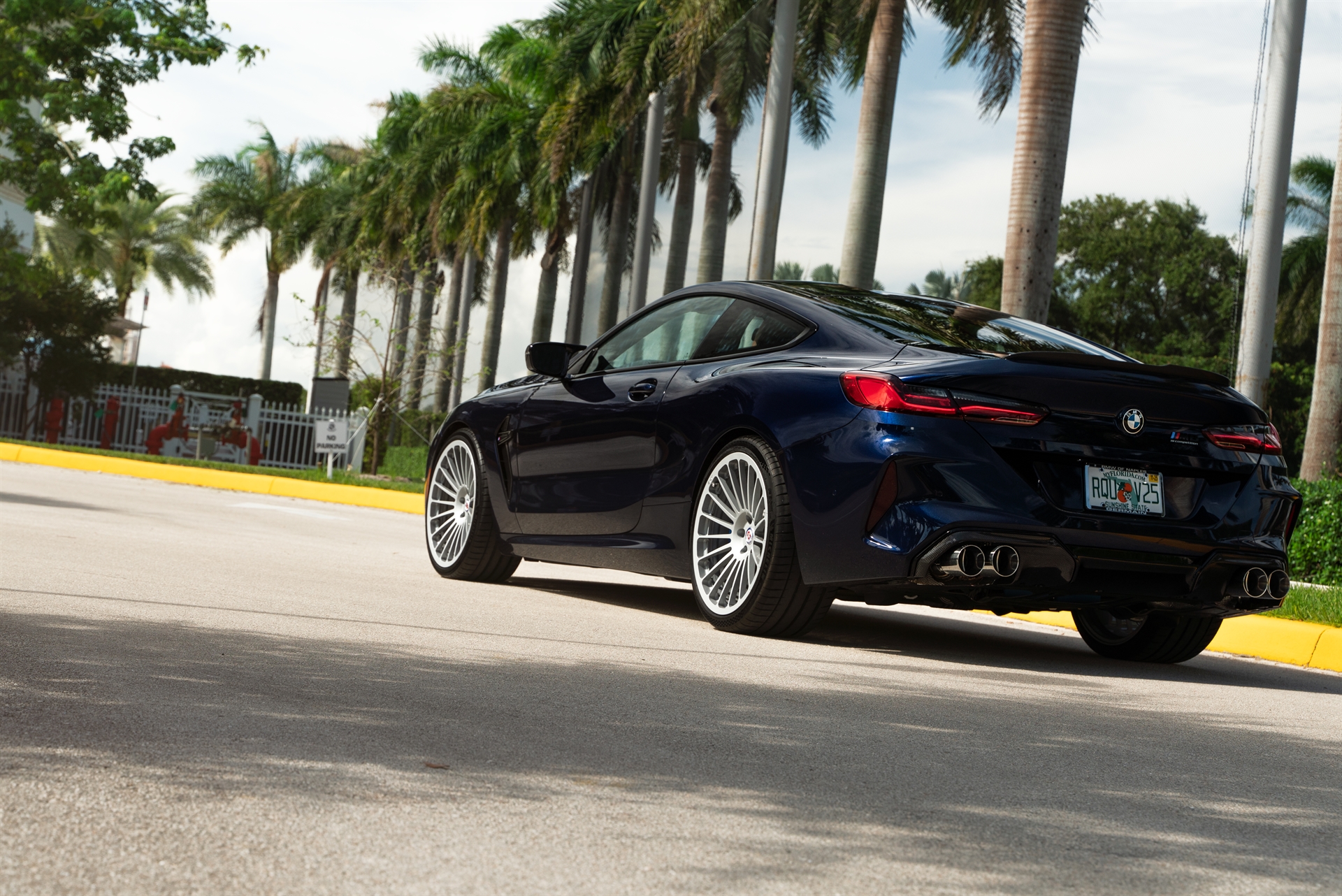 BMW M8 | Midnight Blue | on HRE 309M | Gloss Silver