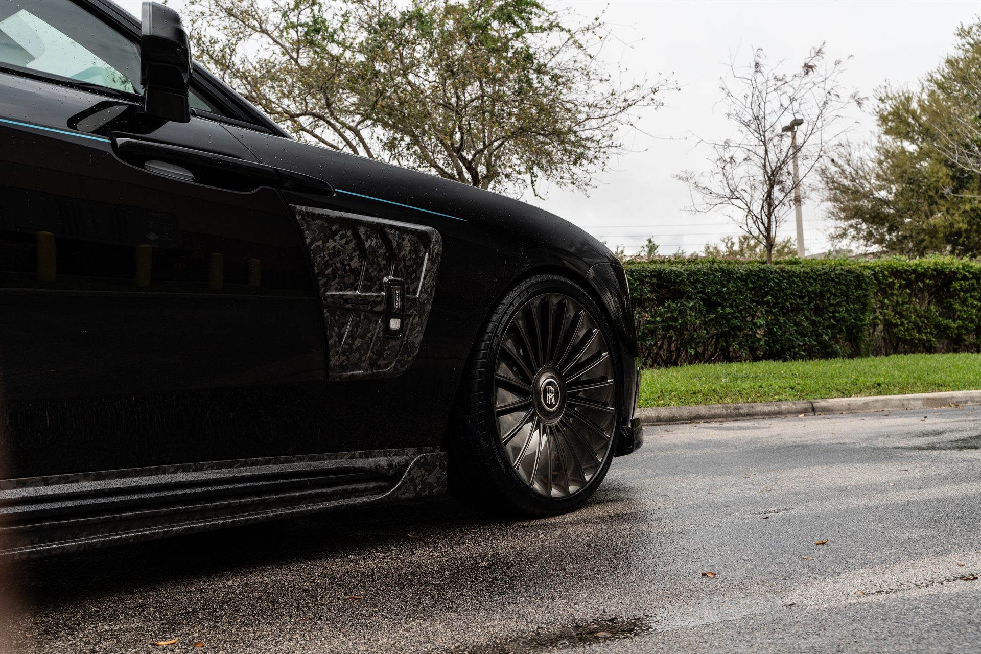 Mansory Rolls-Royce Spectre | on 1886 G100 | Mirror Polished Smoke