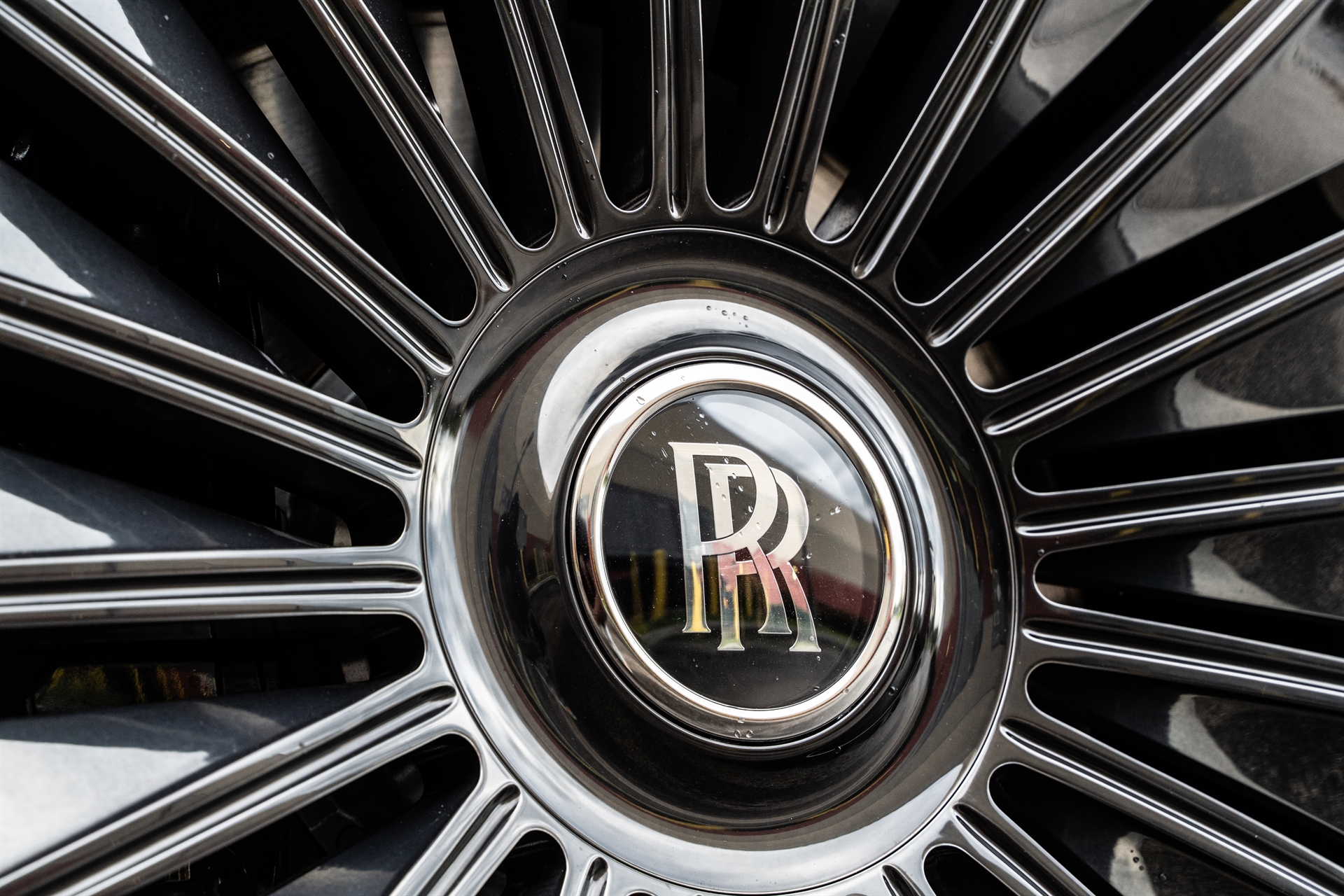 Mansory Rolls-Royce Spectre | on 1886 G100 | Mirror Polished Smoke