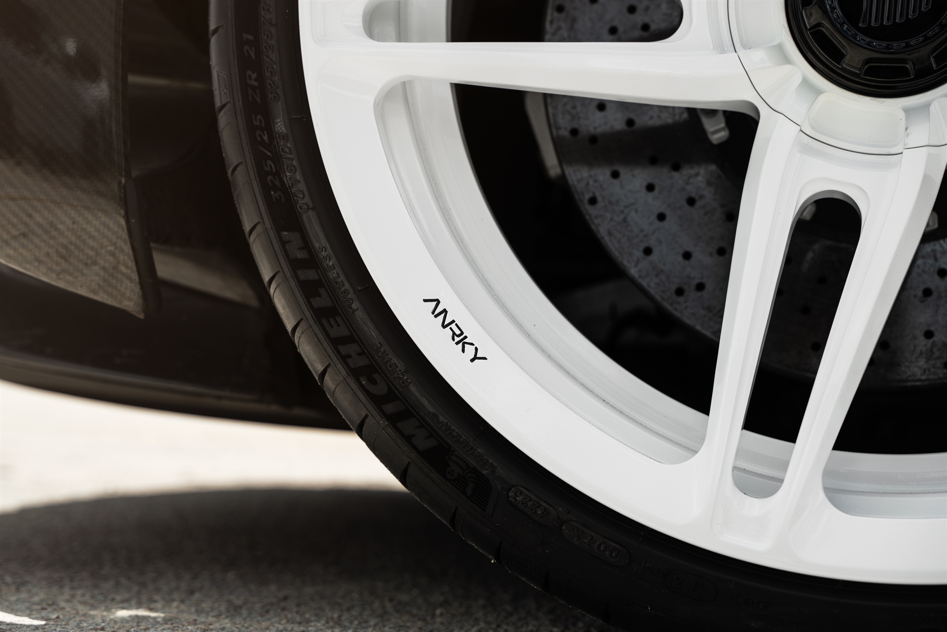 Mclaren 765LT | Lantana Purple | on ANRKY AN27 | Gloss White