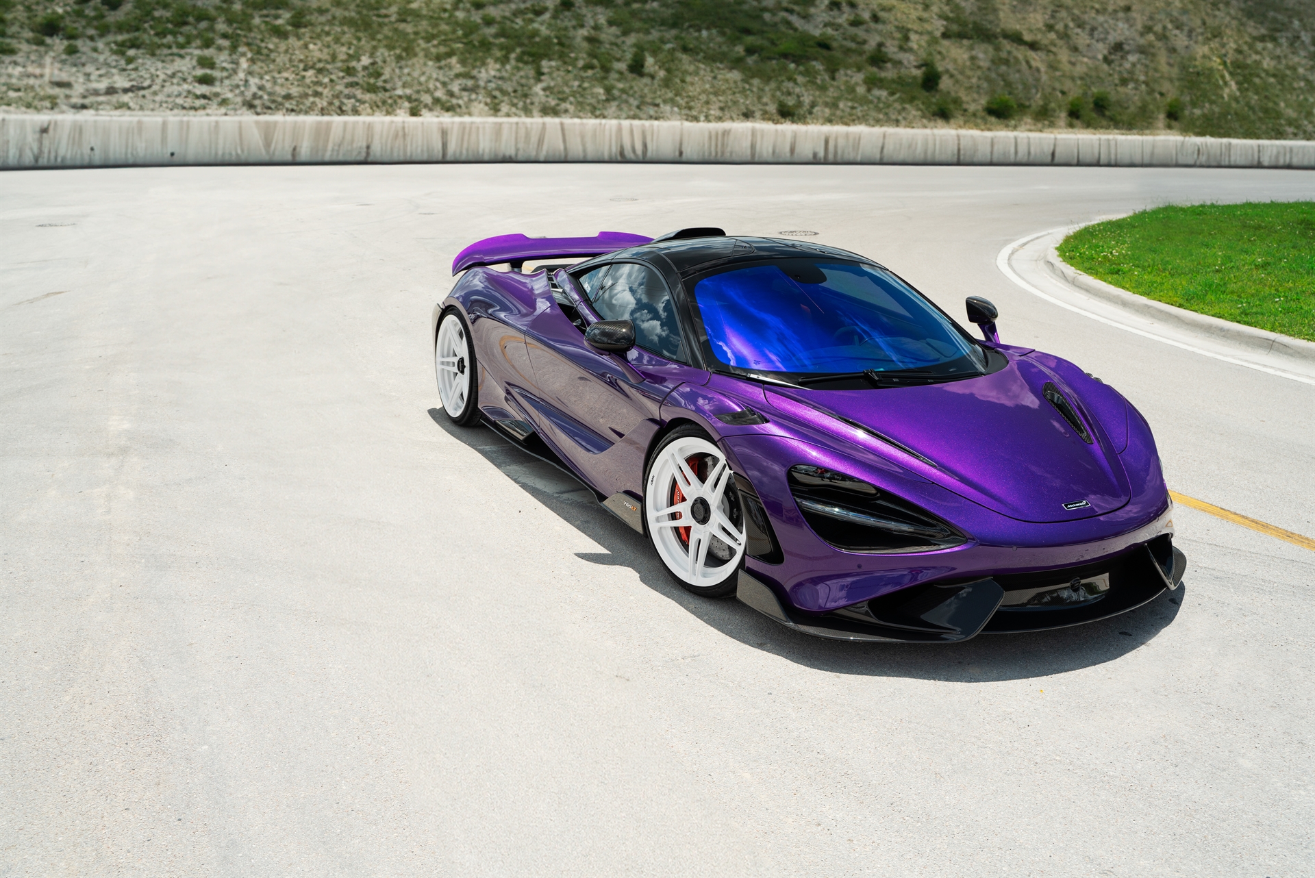 Mclaren 765LT | Lantana Purple | on ANRKY AN27 | Gloss White