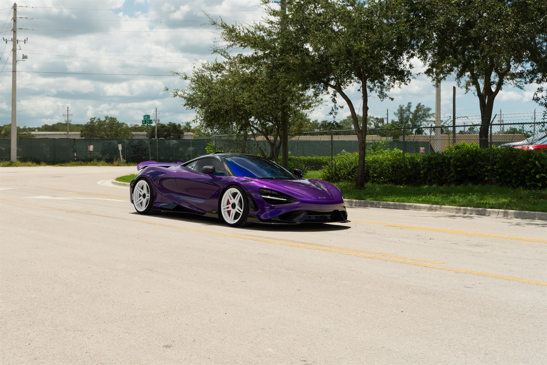 Mclaren 765LT | Lantana Purple | on ANRKY AN27 | Gloss White