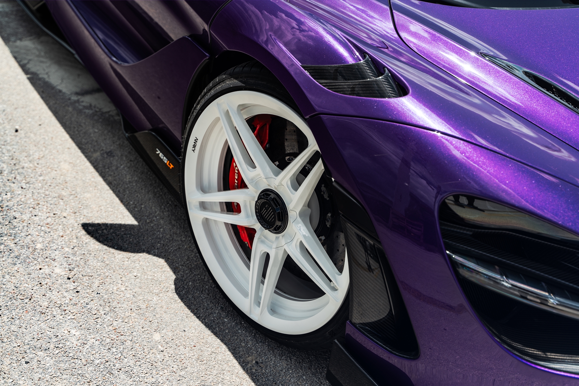 Mclaren 765LT | Lantana Purple | on ANRKY AN27 | Gloss White