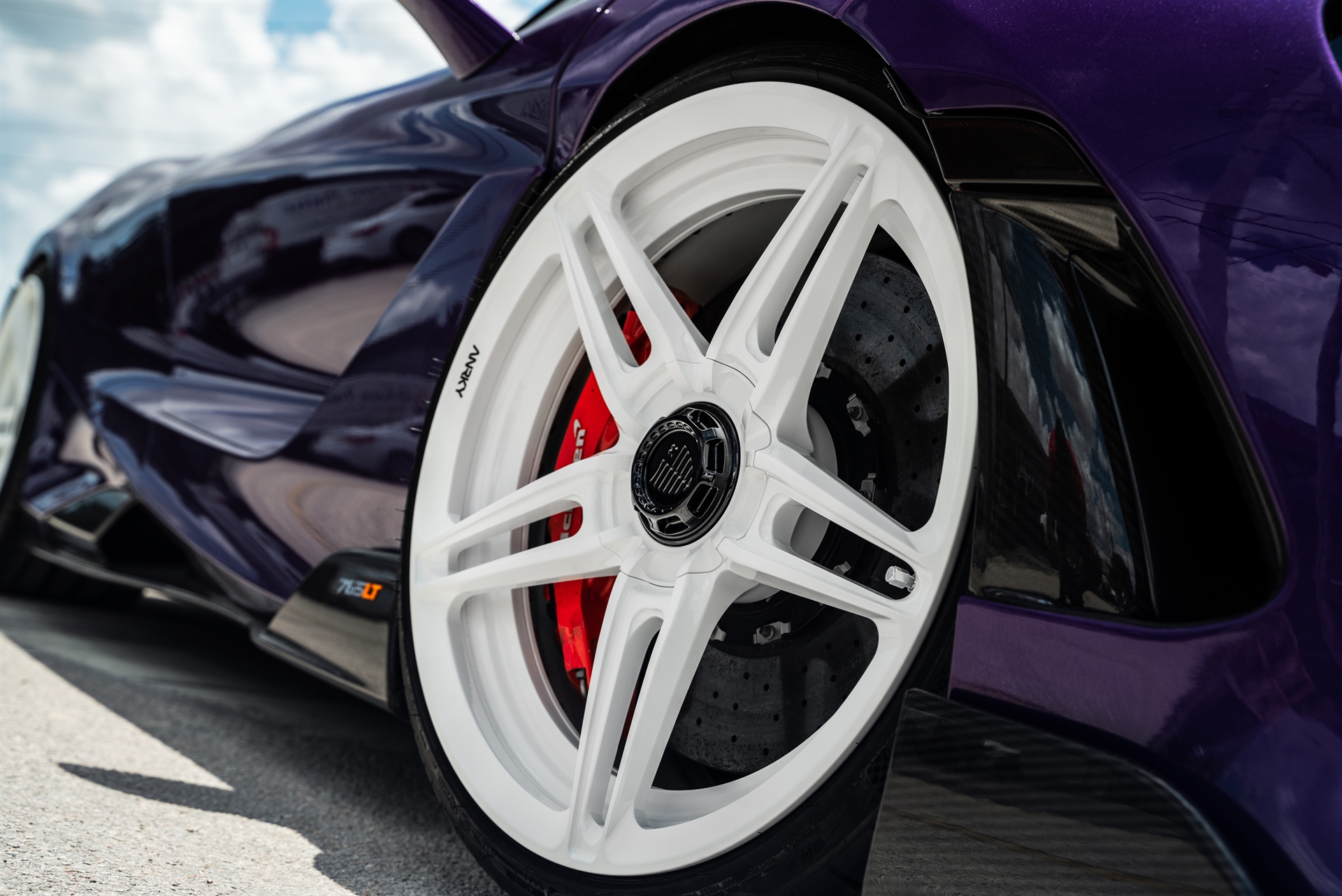 Mclaren 765LT | Lantana Purple | on ANRKY AN27 | Gloss White