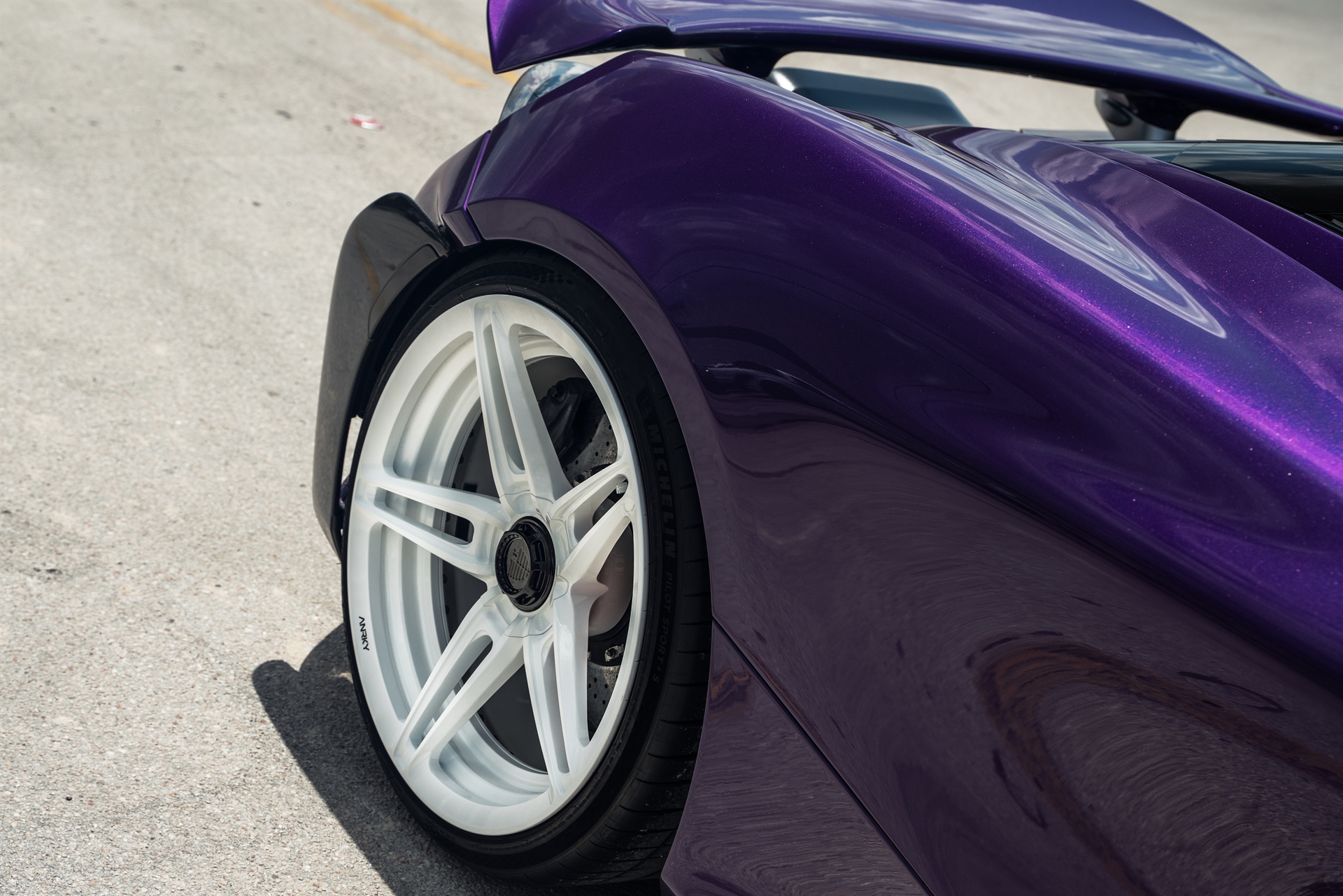 Mclaren 765LT | Lantana Purple | on ANRKY AN27 | Gloss White