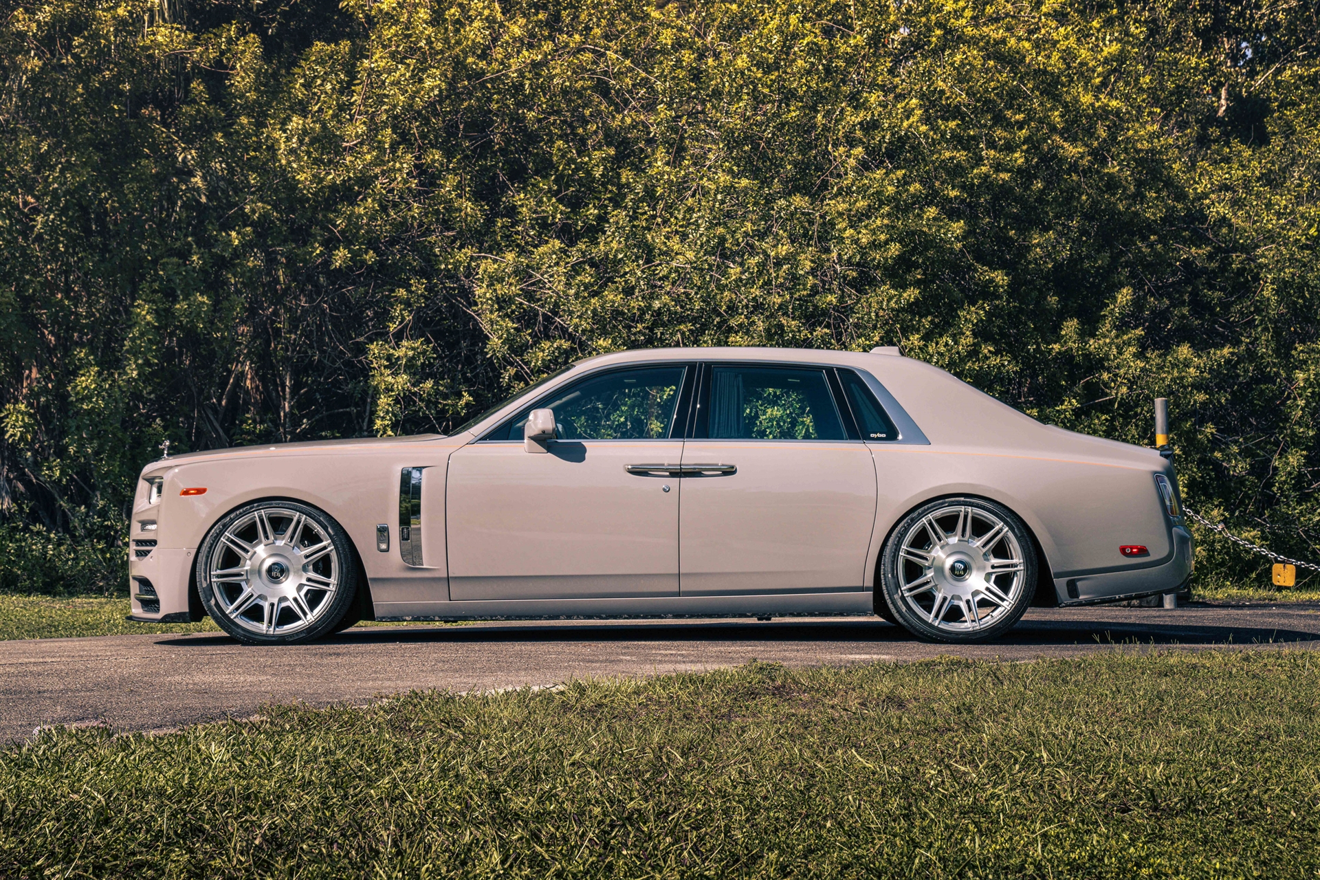 Rolls Royce Phantom on Mansory Kit