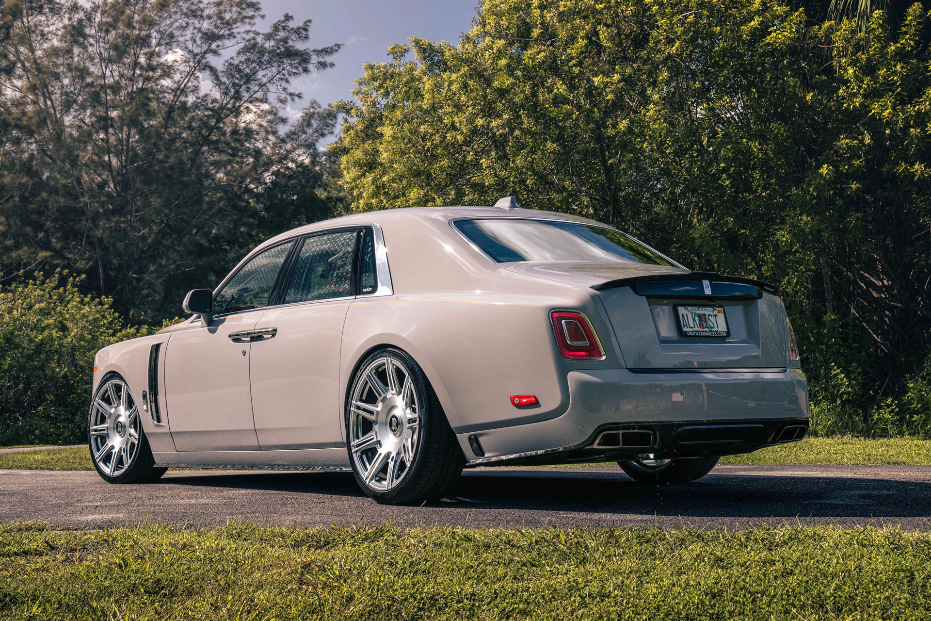 Rolls Royce Phantom on Mansory Kit