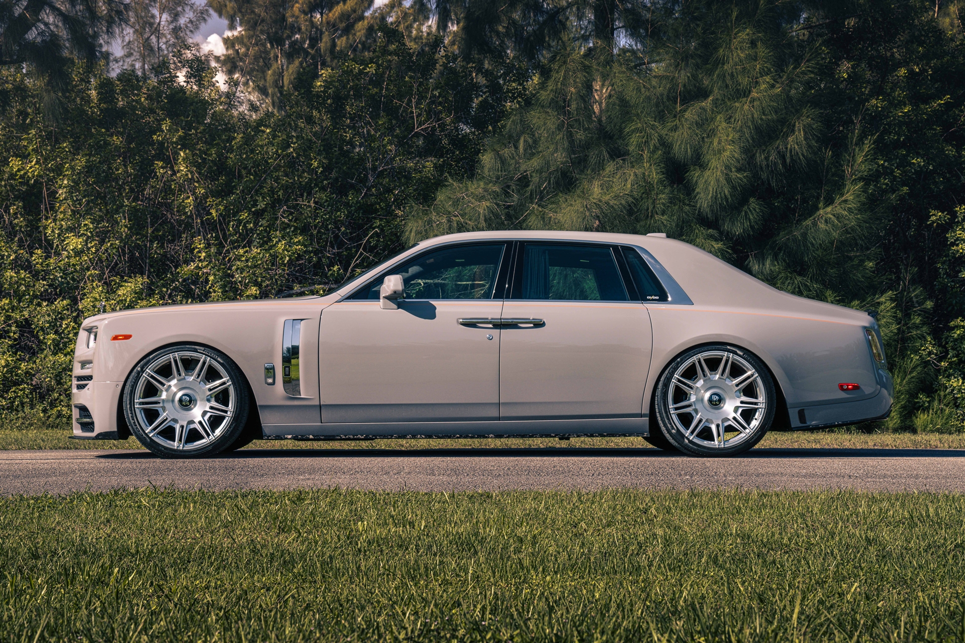 Rolls Royce Phantom on Mansory Kit