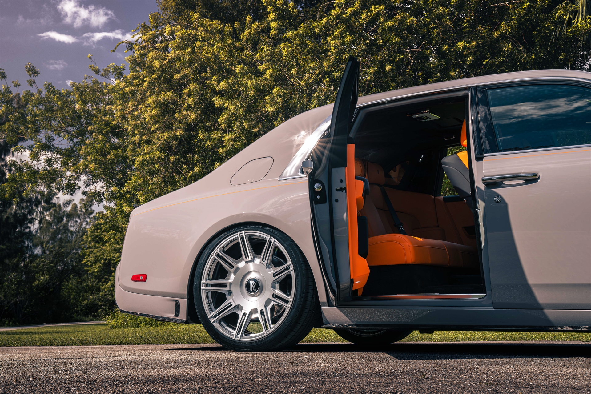 Rolls Royce Phantom on Mansory Kit