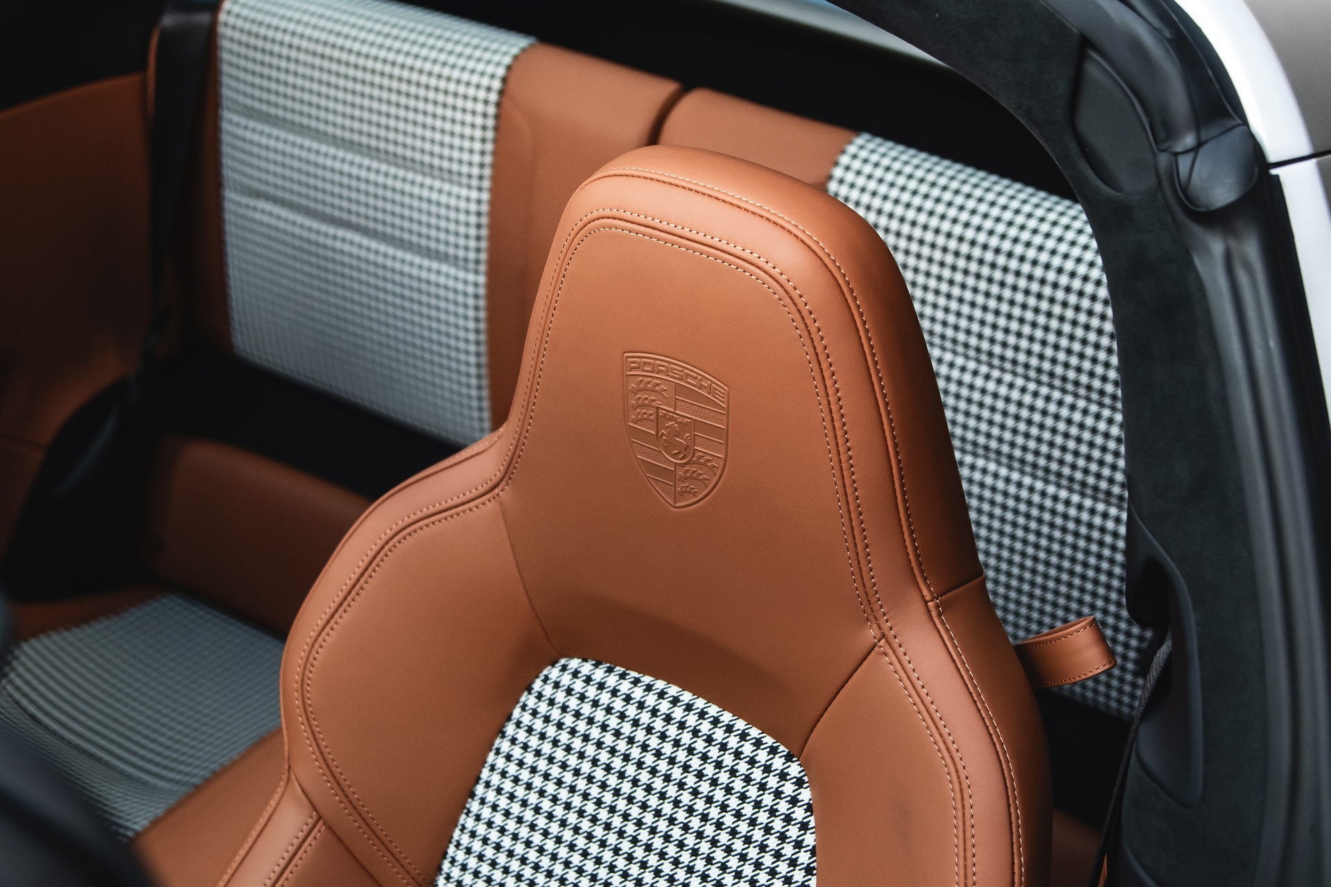 Porsche 992 Targa on  HRE 527 FMR