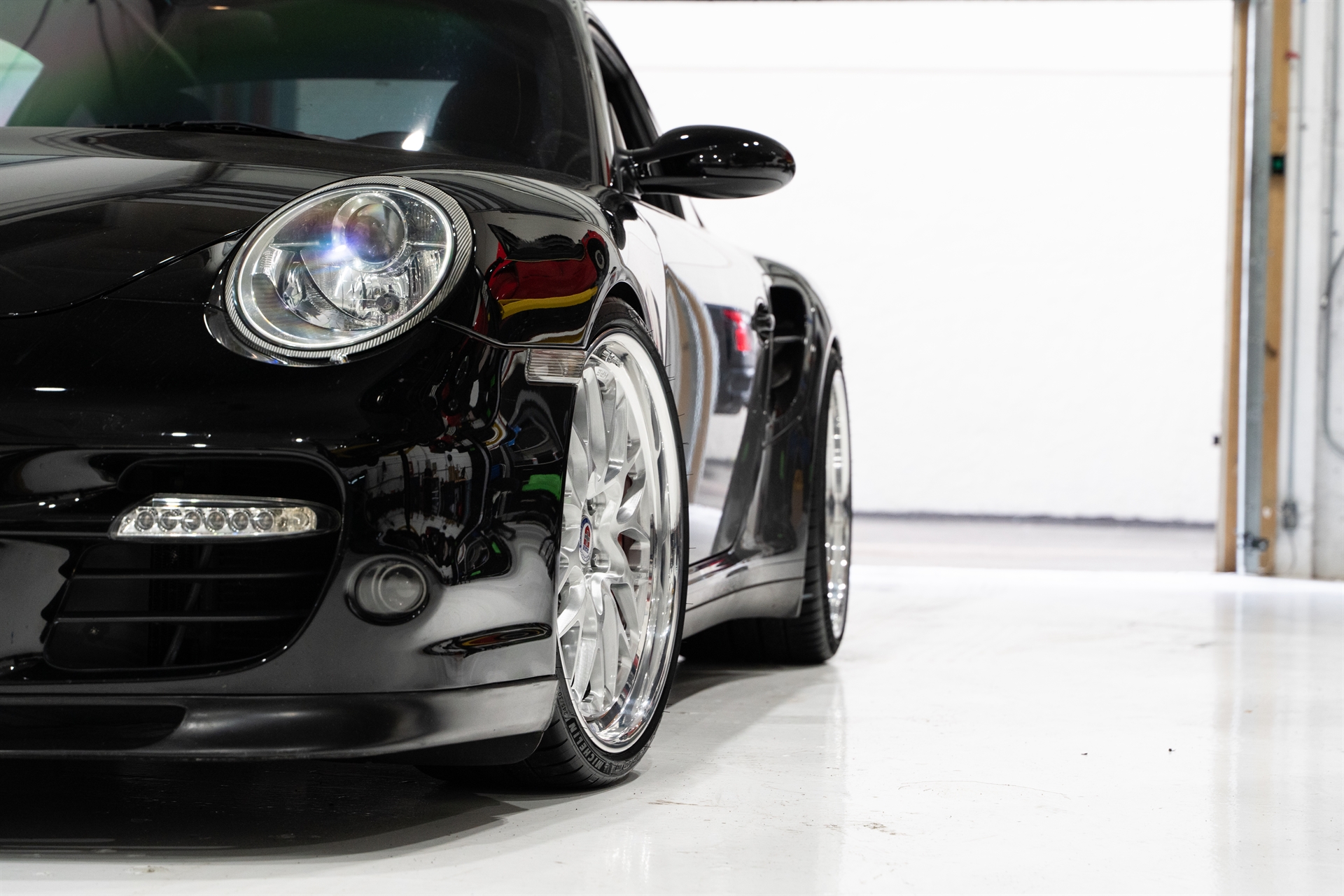 Porsche 997 on HRE Wheels 520 FMR