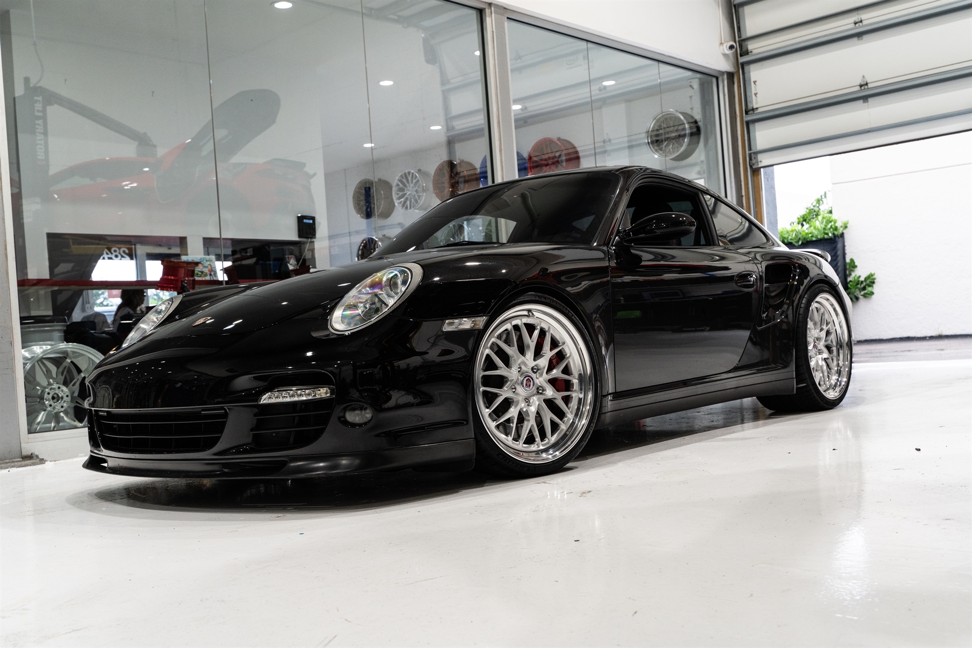 Porsche 997 on HRE Wheels 520 FMR