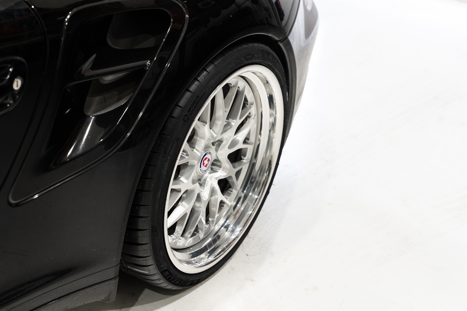 Porsche 997 on HRE Wheels 520 FMR