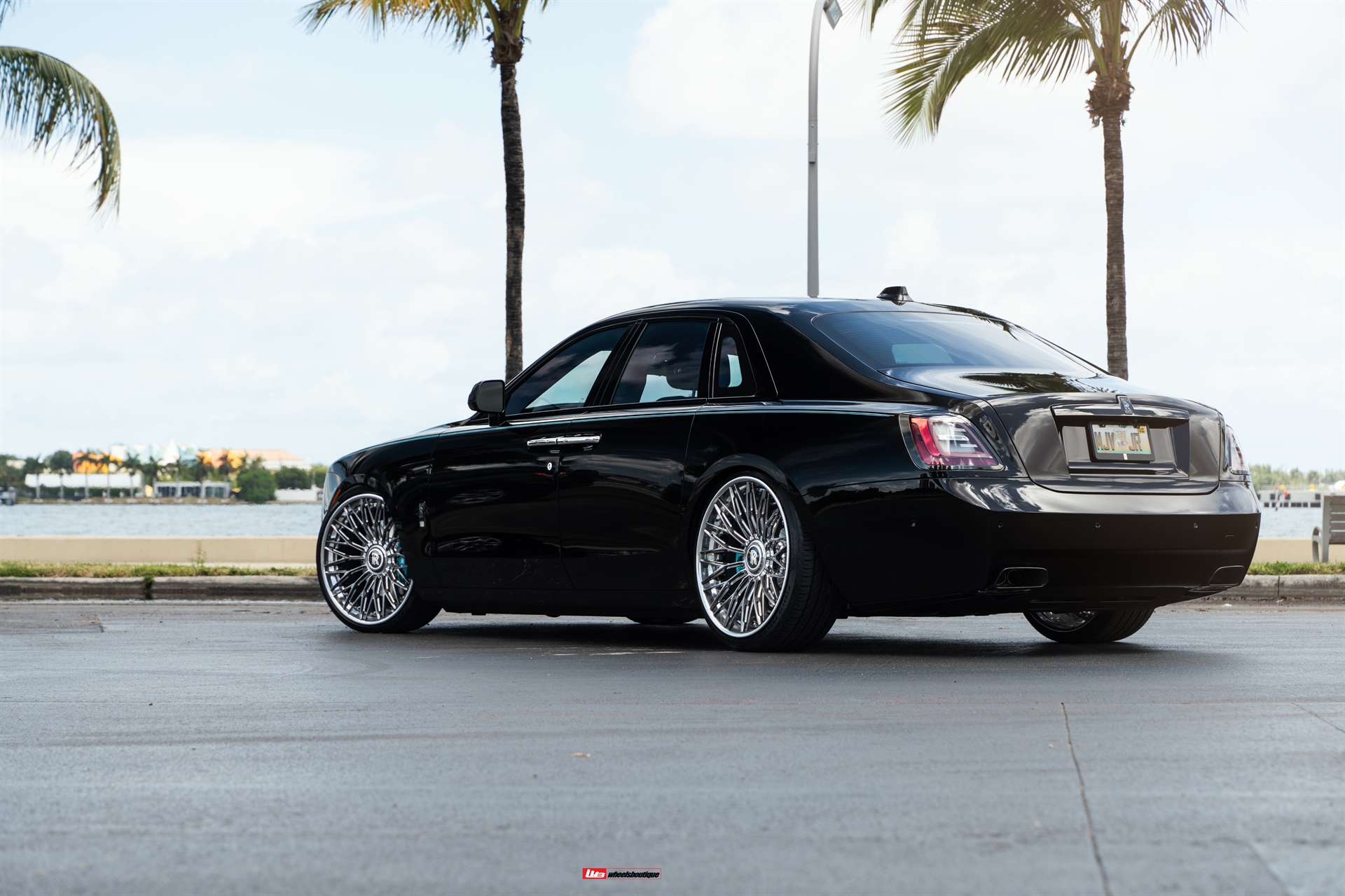 AL13 R100 | Rolls-Royce Ghost Black Badge