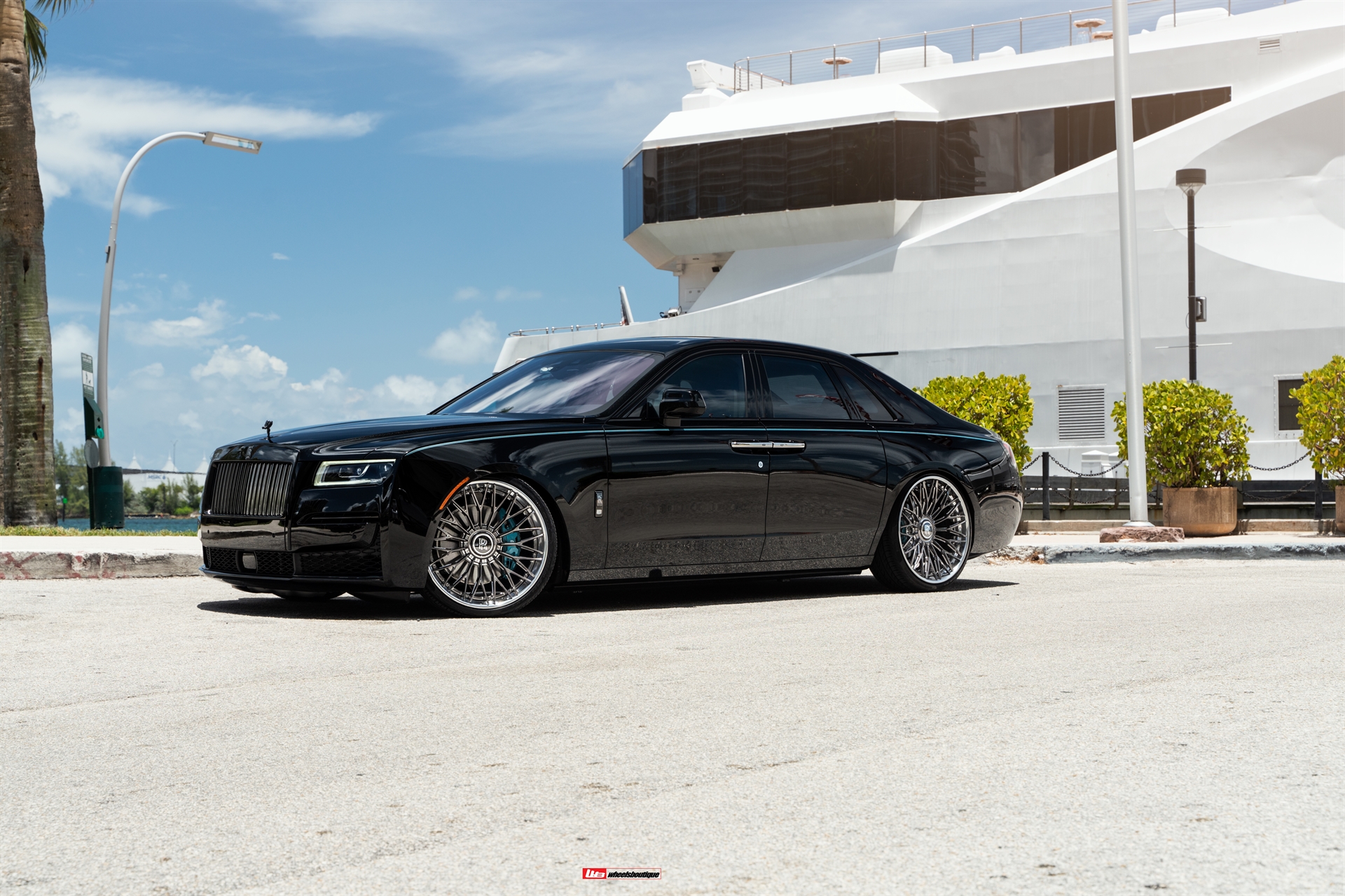 AL13 R100 | Rolls-Royce Ghost Black Badge