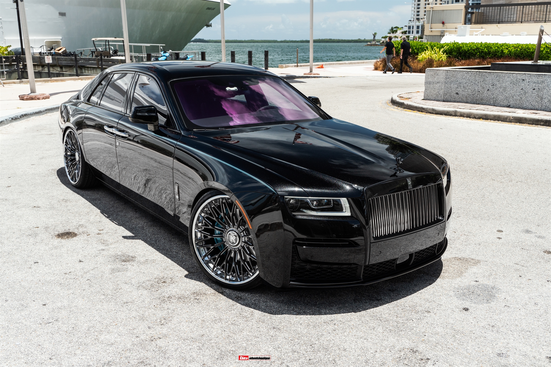AL13 R100 | Rolls-Royce Ghost Black Badge