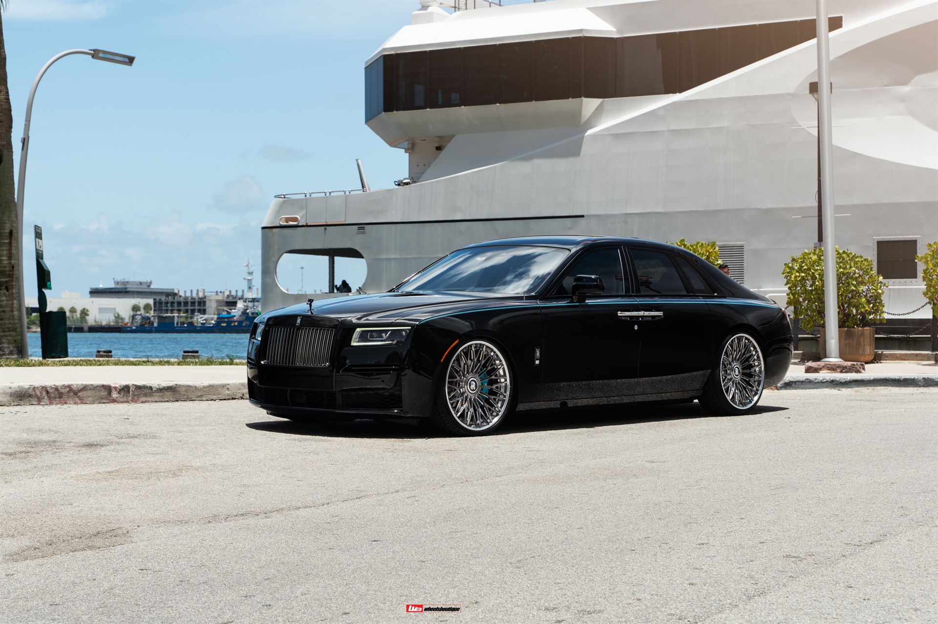 AL13 R100 | Rolls-Royce Ghost Black Badge