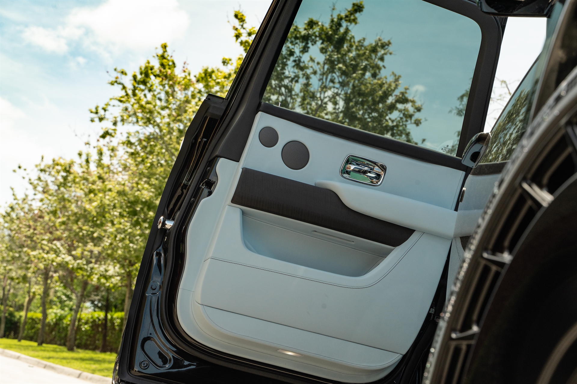 1016 Industries Cullinan Series II | Diamond Black | on Avant Garde SRX-04 | Gloss Black