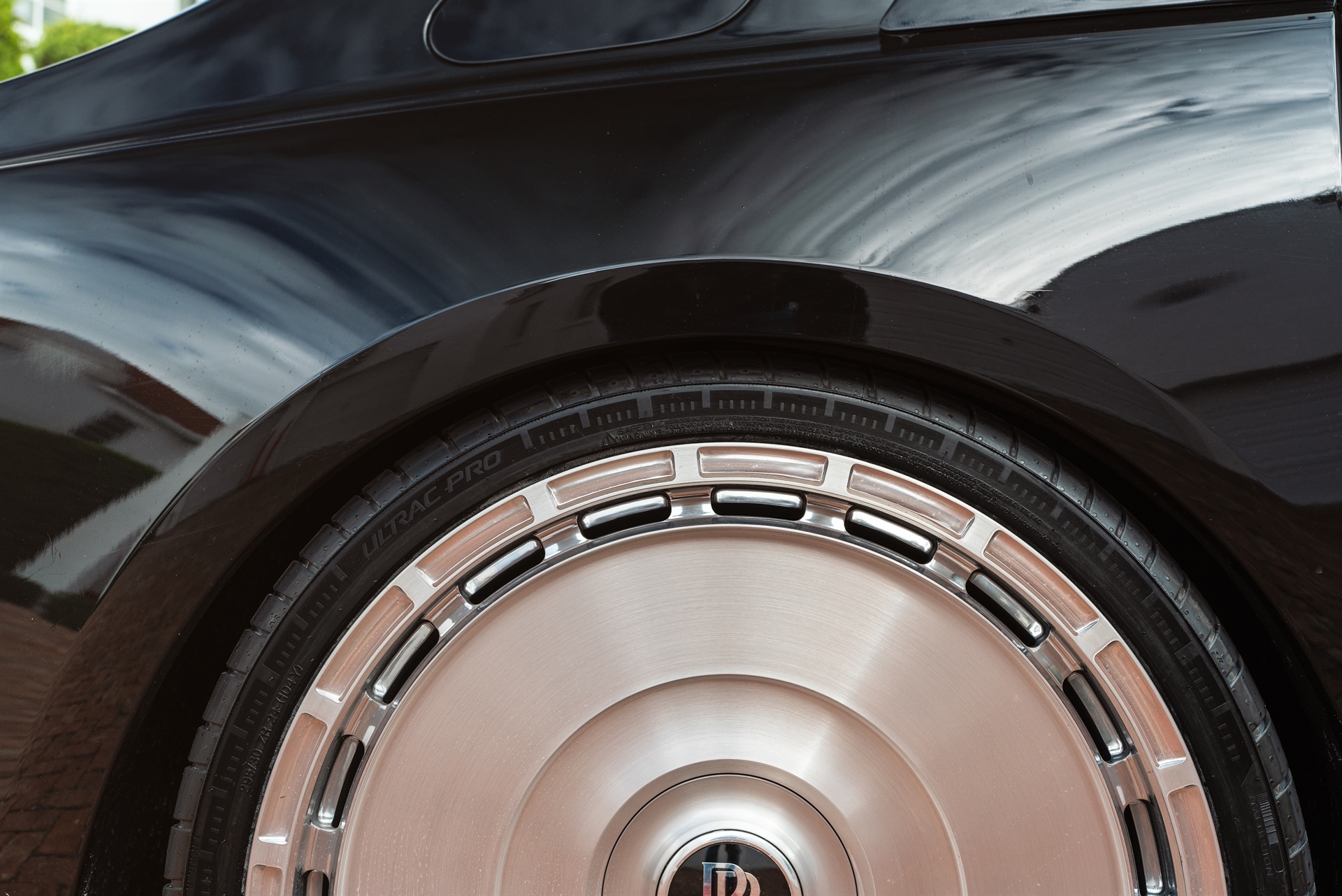 Rolls Royce Phantom | Diamond Black | on Novitec SP3 | Brushed Clear