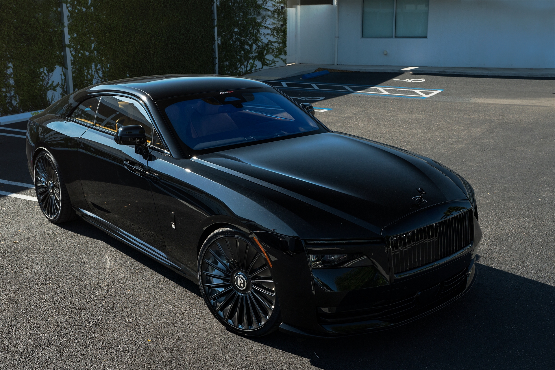 a Rolls Royce Spectre | 1886 G100