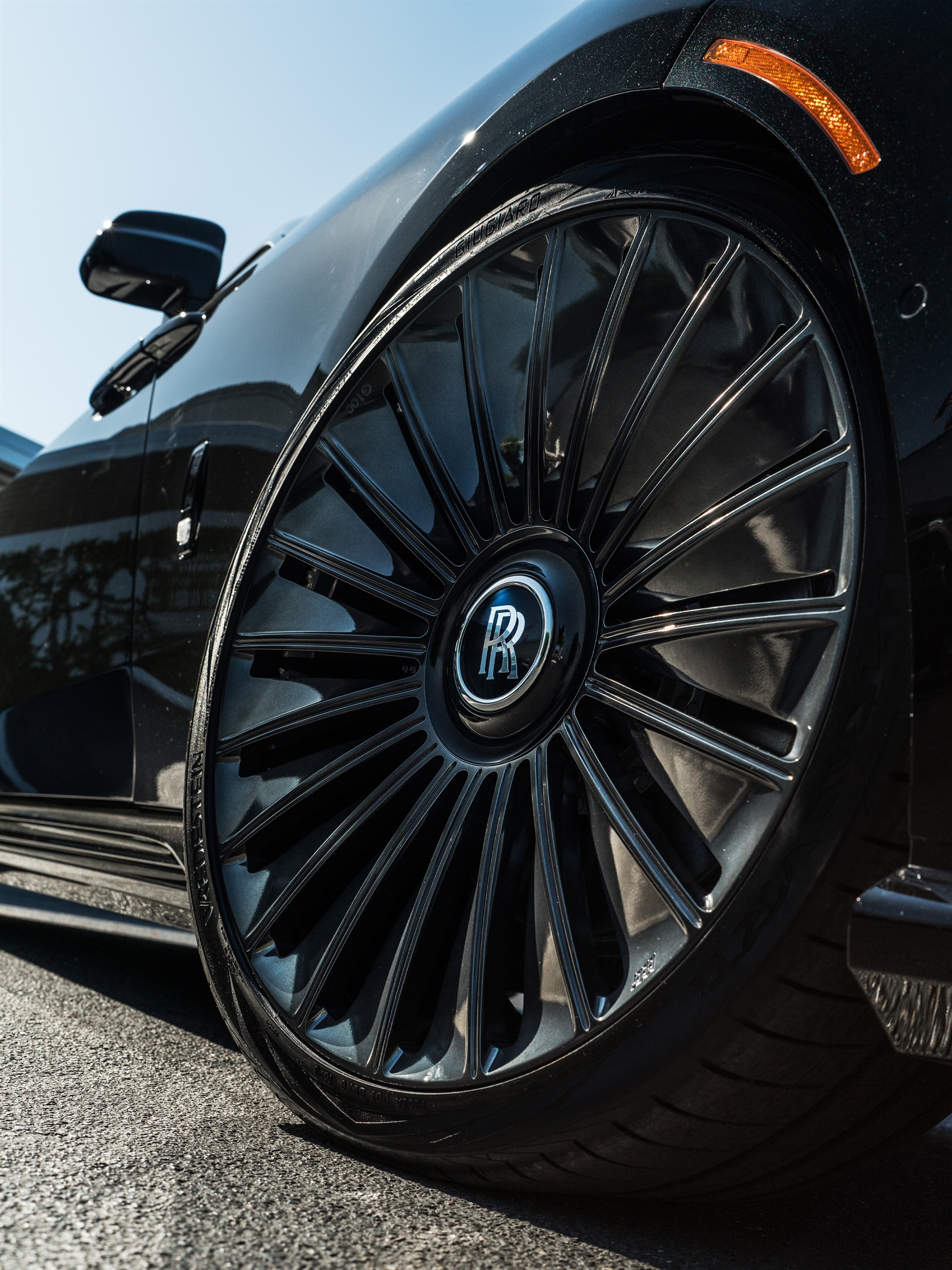 a Rolls Royce Spectre | 1886 G100