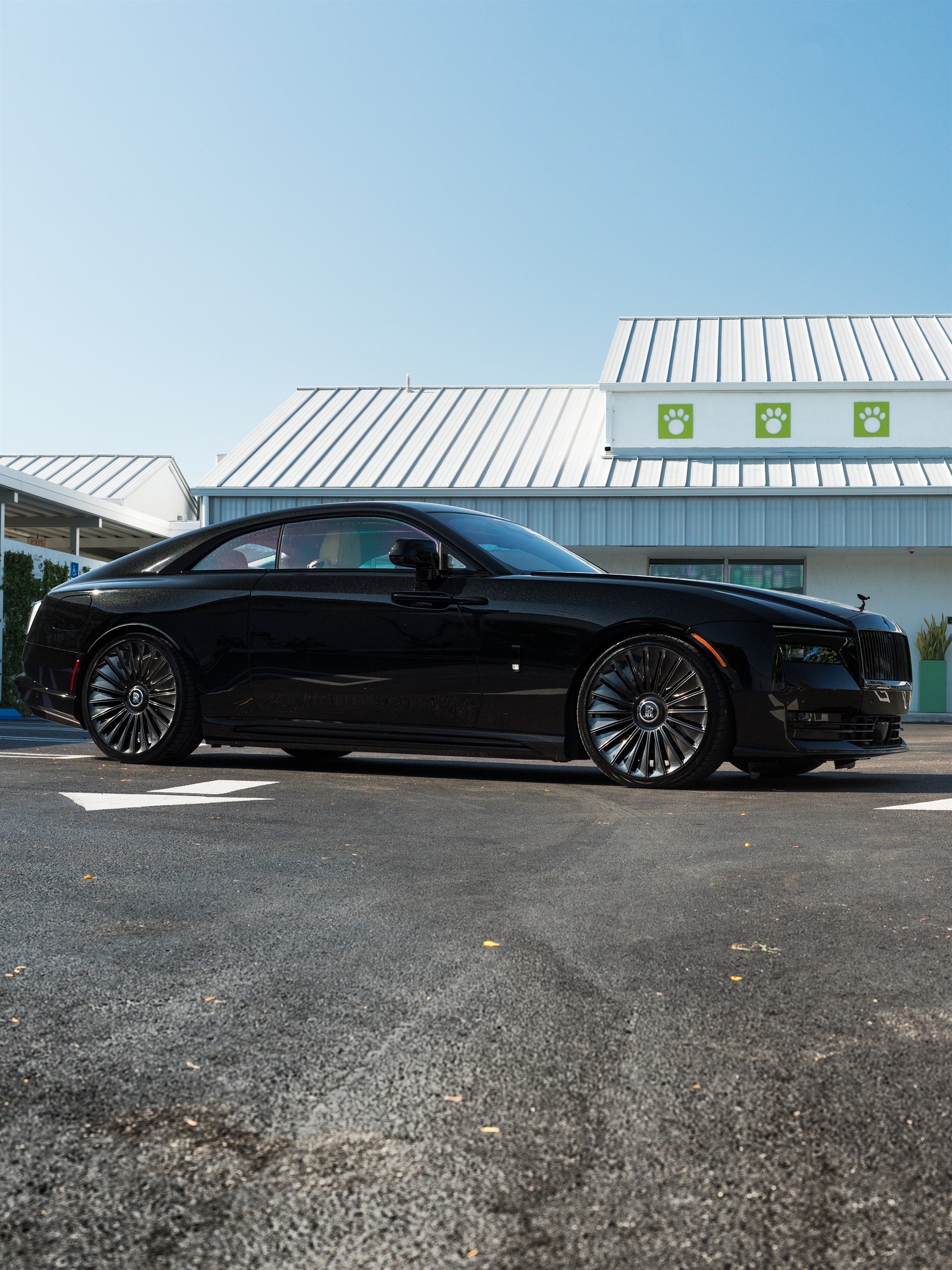 a Rolls Royce Spectre | 1886 G100